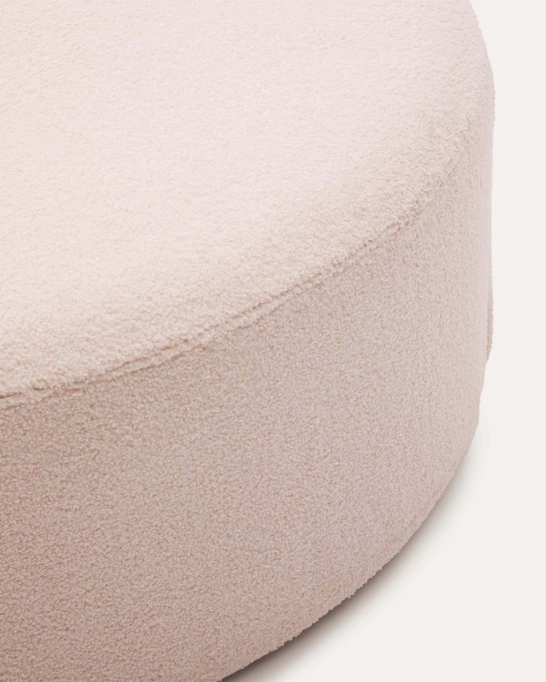 Rosa Bouclé-Fusshocker Kaeli von Kave Home, Ø 120 cm, mit abnehmbarem Bezug, perfekt für moderne und elegante Wohnräume.