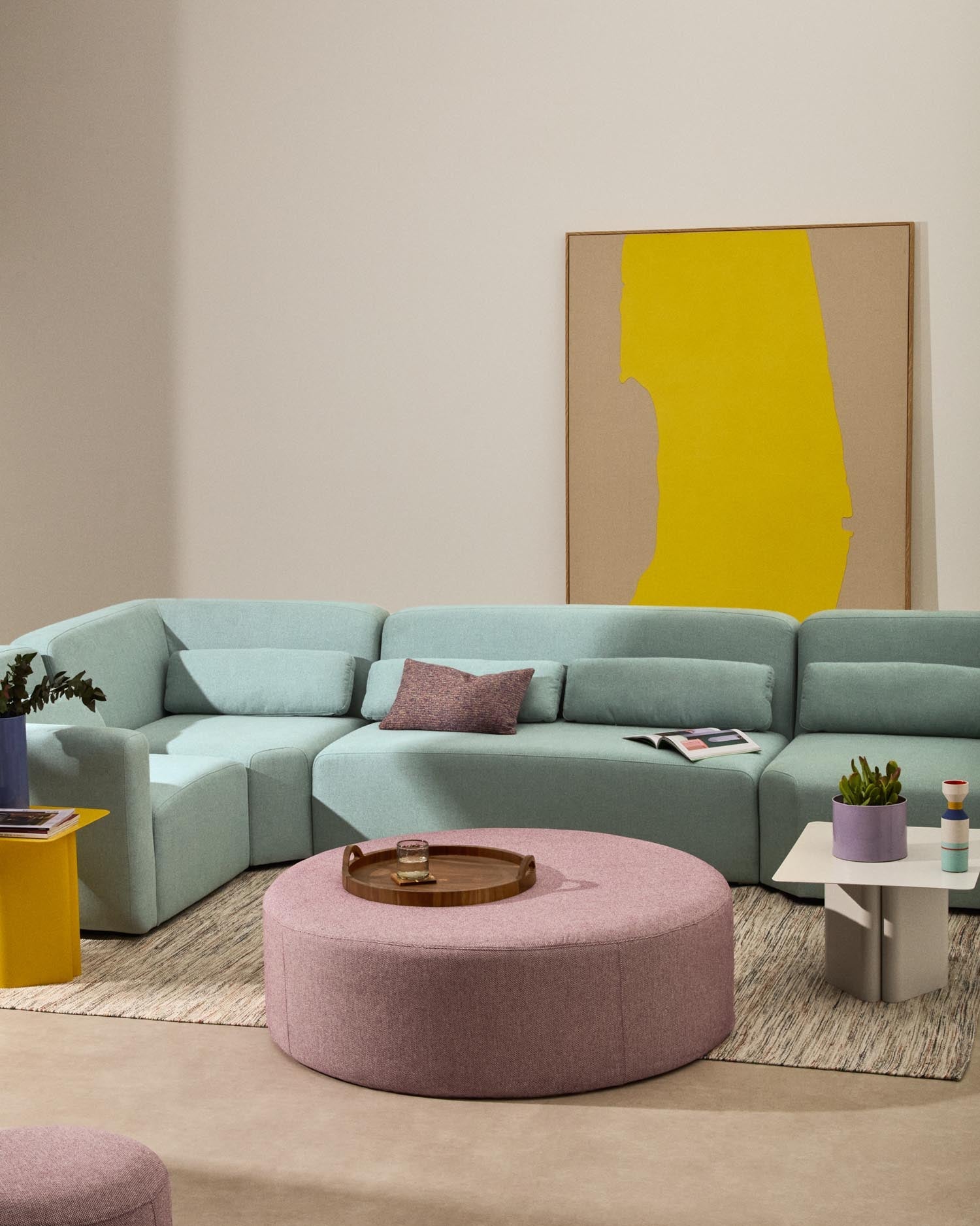 Fußablage mit abnehmbarem Bezug Kaeli violett Ø 120 cm in Lila präsentiert im Onlineshop von KAQTU Design AG. Hocker ist von Kave Home