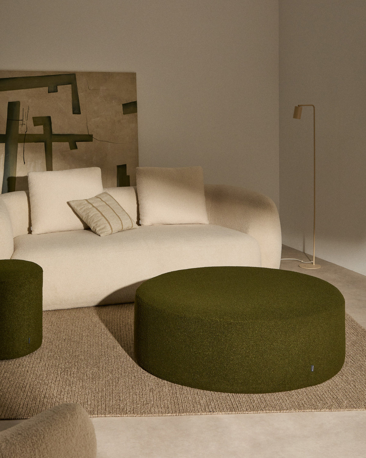 Bezug für Fusshocker Kaeli in grünem Bouclé Ø 120 cm in Grün präsentiert im Onlineshop von KAQTU Design AG. Ottoman-Zubehör ist von Kave Home