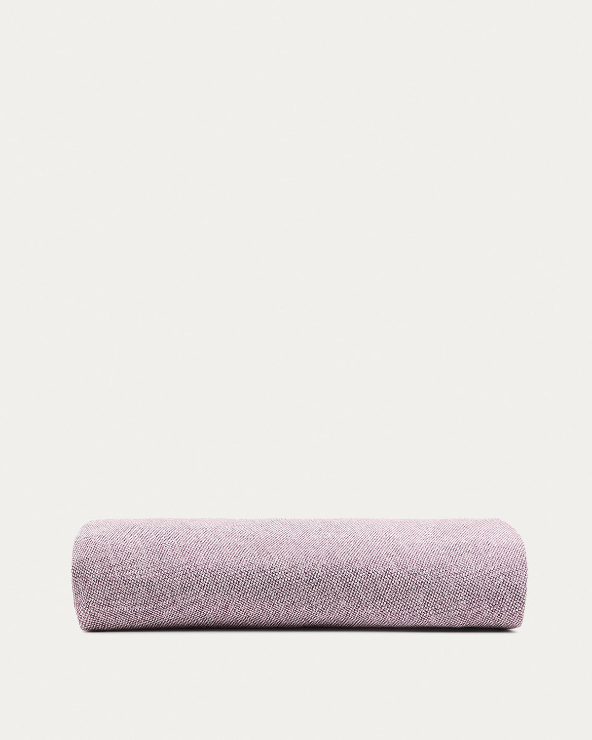 Runder lila Bezug für die Fussablage Kaeli von Kave Home, Ø 120 cm, aus strukturiertem Gewebe mit recycelter Baumwolle und verstellbarem Verschluss.