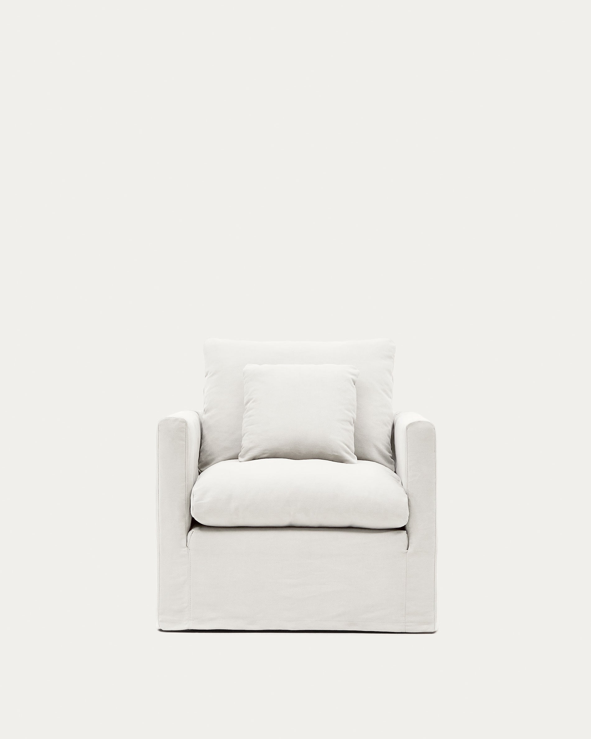 Sessel Nora mit abnehmbarem Bezug und Kissen aus Leinen und Baumwolle in Ecru 92 cm in Ecru präsentiert im Onlineshop von KAQTU Design AG. Sessel ist von Kave Home