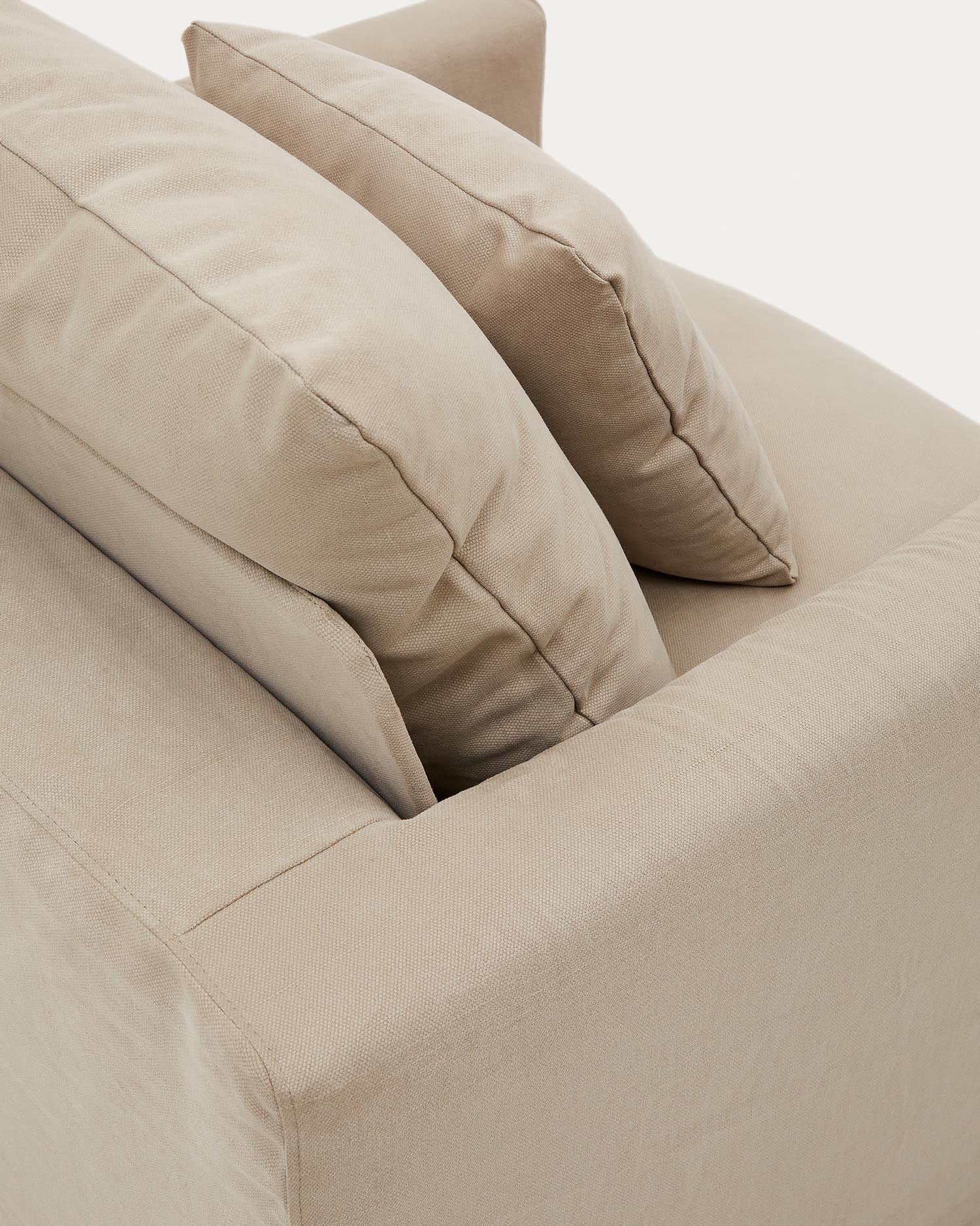 Nora Sessel von Kave Home, 92 cm, mit abziehbarem Kissenbezug aus Leinen und Baumwolle in Taupe, perfekt für modernes Wohnen.