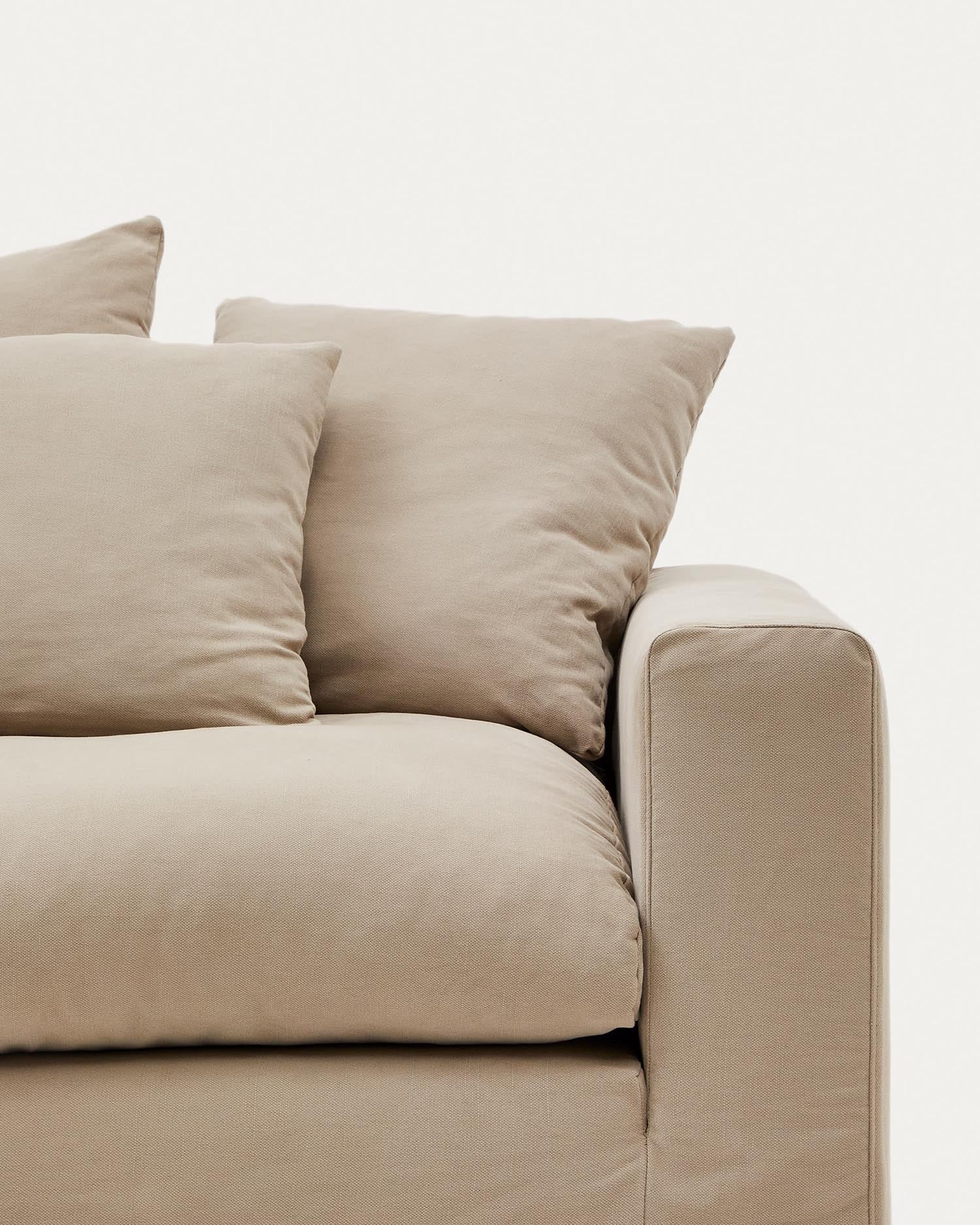 Eleganter Nora Sessel von Kave Home, 140 cm, mit abziehbarem Leinen-Baumwoll-Kissenbezug in Taupe, ideal für stilvolle Räume.