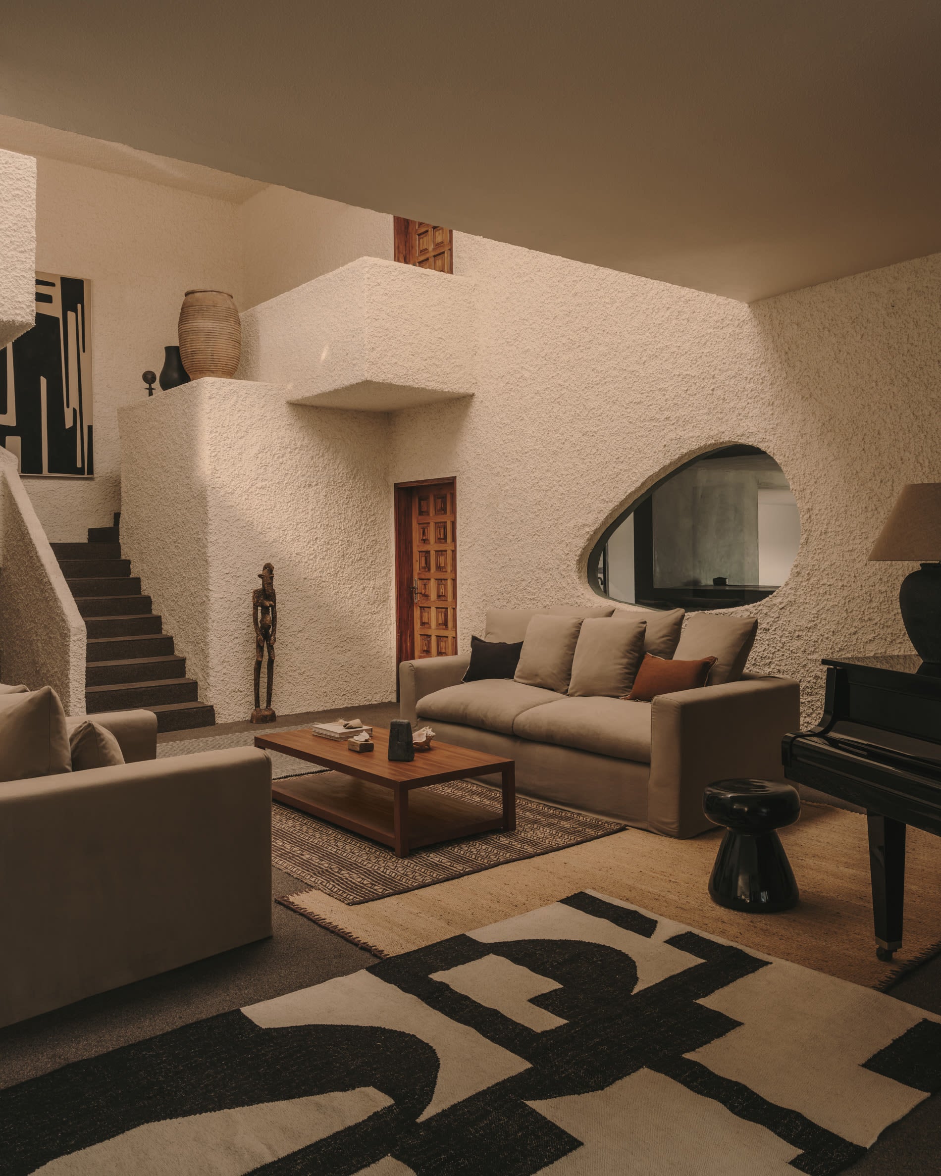 Nora 3-Sitzer-Sofa, 240 cm, mit abnehmbaren Kissenbezügen aus Leinen und Baumwolle in Taupe, perfekt für modernes Wohnen.