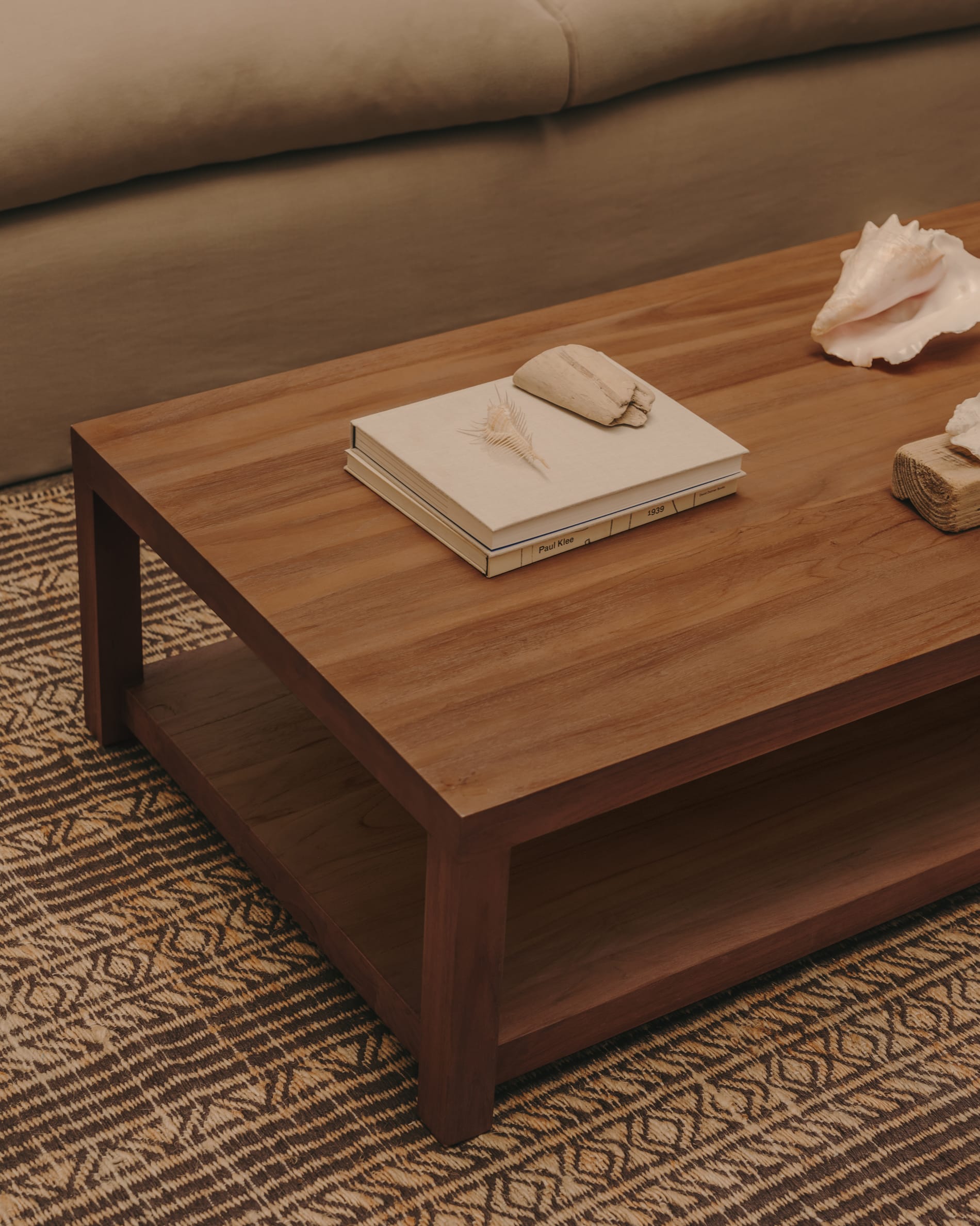 Nora 3-Sitzer-Sofa, 240 cm, mit abnehmbaren Kissenbezügen aus Leinen und Baumwolle in Taupe, perfekt für modernes Wohnen.