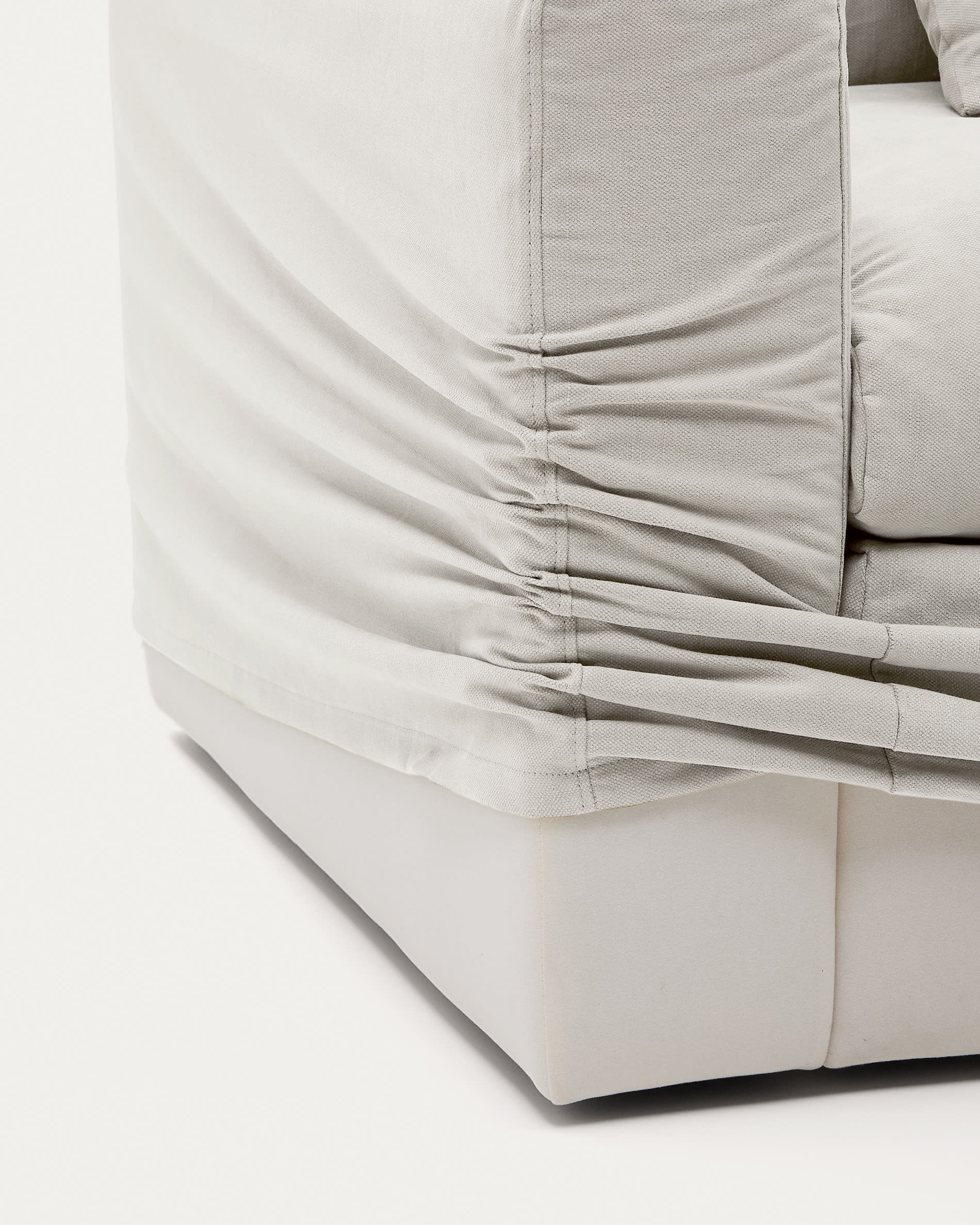 Nora 4-Sitzer Sofa, 340 cm, naturfarben, mit abnehmbaren Leinen-Baumwoll-Bezügen, perfekt für elegante und gemütliche Wohnräume.