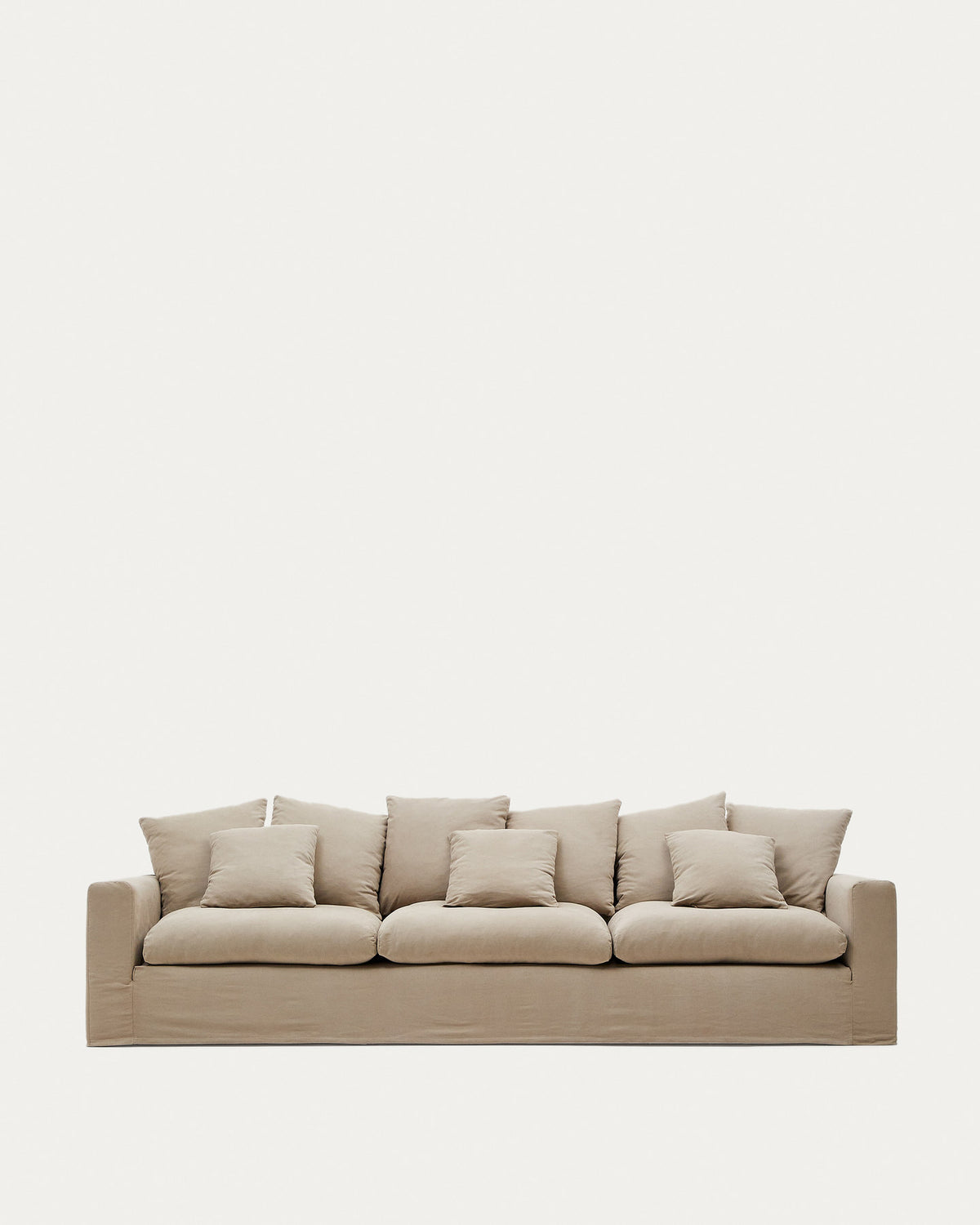 4-Sitzer Sofa Nora mit abnehmbarem Bezug und Kissen aus Leinen und Baumwolle in Taupe 340 cm in Taupe präsentiert im Onlineshop von KAQTU Design AG. 4er Sofa ist von Kave Home