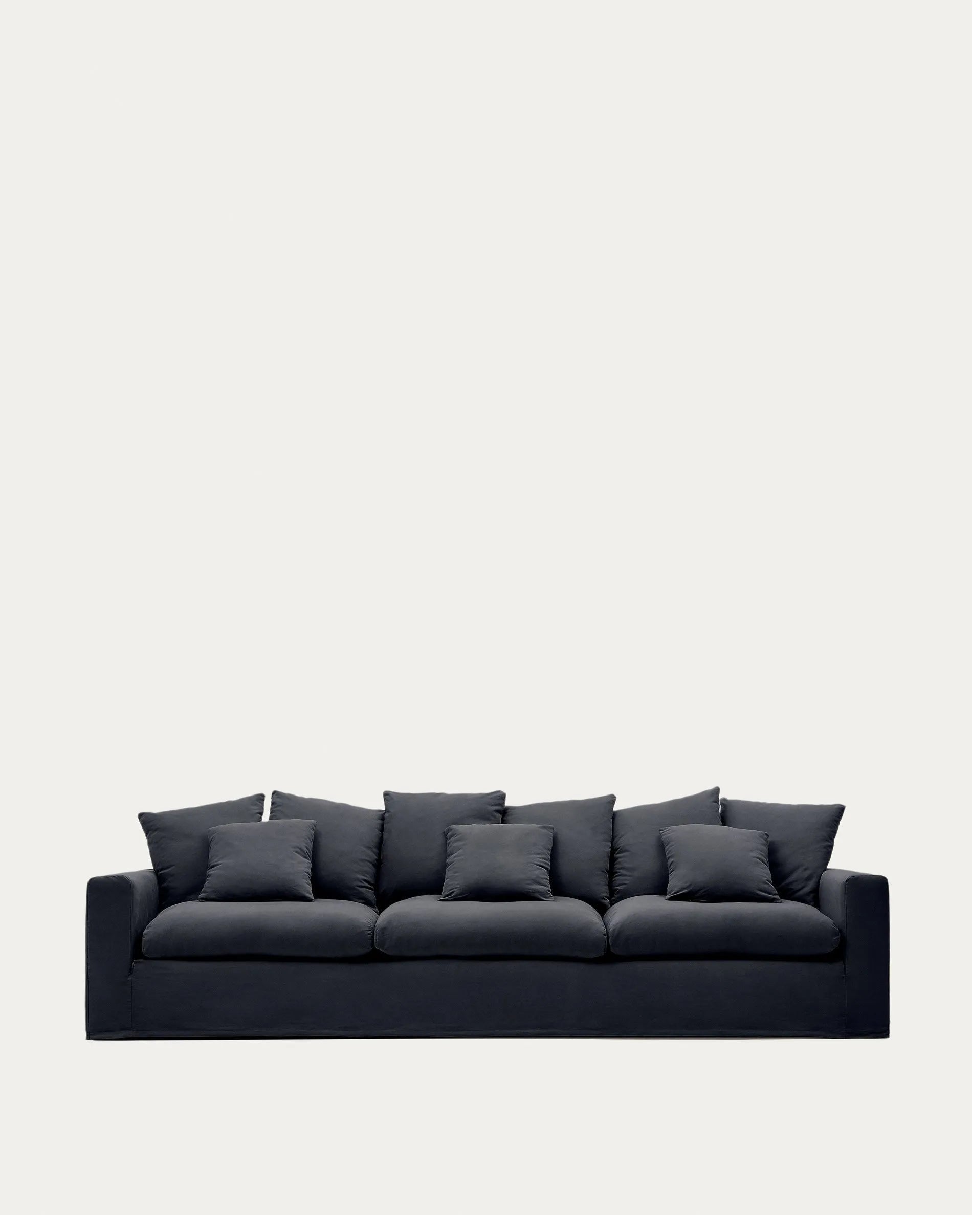 Eleganter Bezug aus Leinen und Baumwolle in Anthrazitgrau, passend für das Nora 4-Sitzer Sofa von Kave Home.