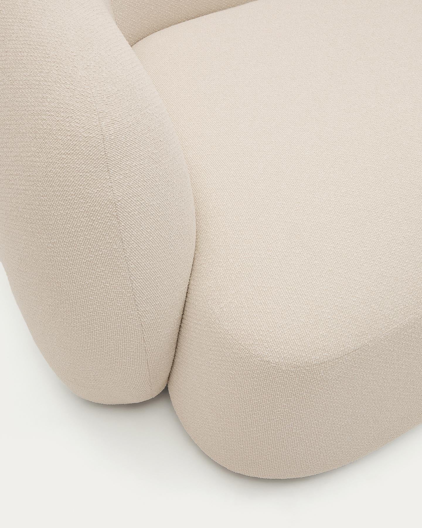Schwer entflammbares 2-Sitzer-Modularsofa Martina mit Chenille und Chaiselongue rechts in Ecru 230 cm in Ecru präsentiert im Onlineshop von KAQTU Design AG. L-Sofa rechts ist von Kave Home
