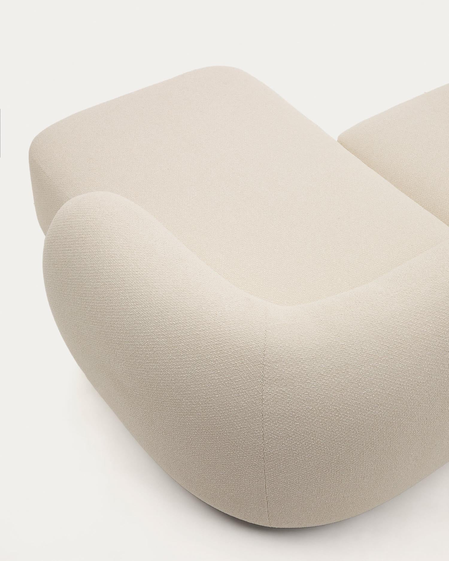 Stilvolles 2-Sitzer-Modularsofa Martina in Ecru mit rechter Chaiselongue. Hochwertiger Chenille-Stoff für maximalen Komfort und Anpassungsfähigkeit.