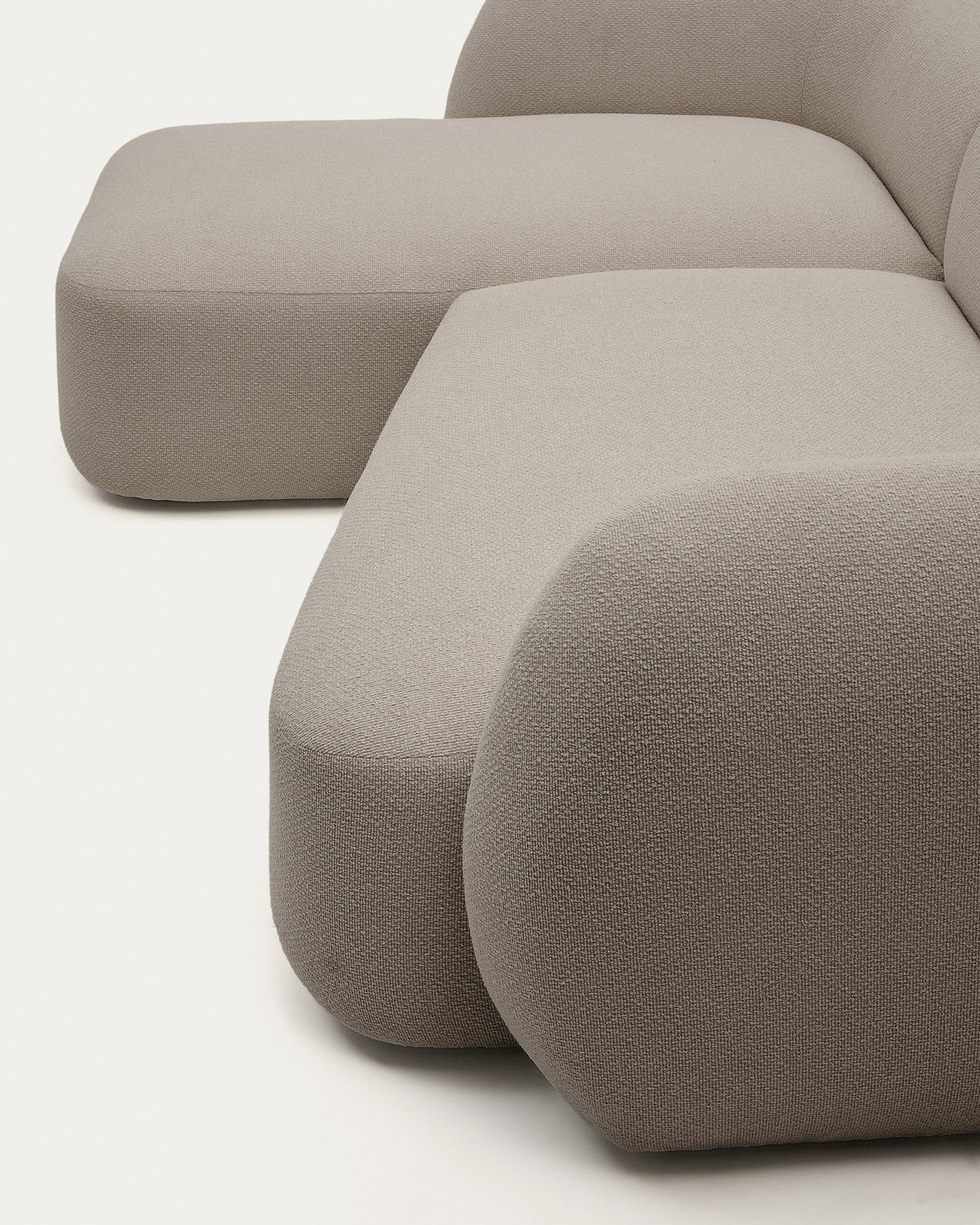 3-Sitzer-Modularsofa Martina mit Chenille und Chaiselongue links in Steinton 287 cm in Steinfarben präsentiert im Onlineshop von KAQTU Design AG. 3er Sofa ist von Kave Home
