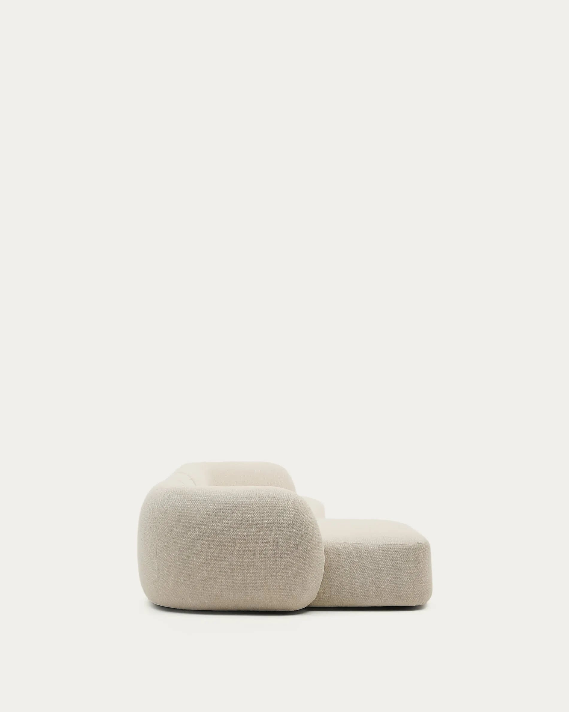 Modulares 4-Sitzer-Sofa Martina, 377 cm, Chenille in Ecru, mit linker Chaiselongue. Eleganz und Komfort für Ihr Zuhause.