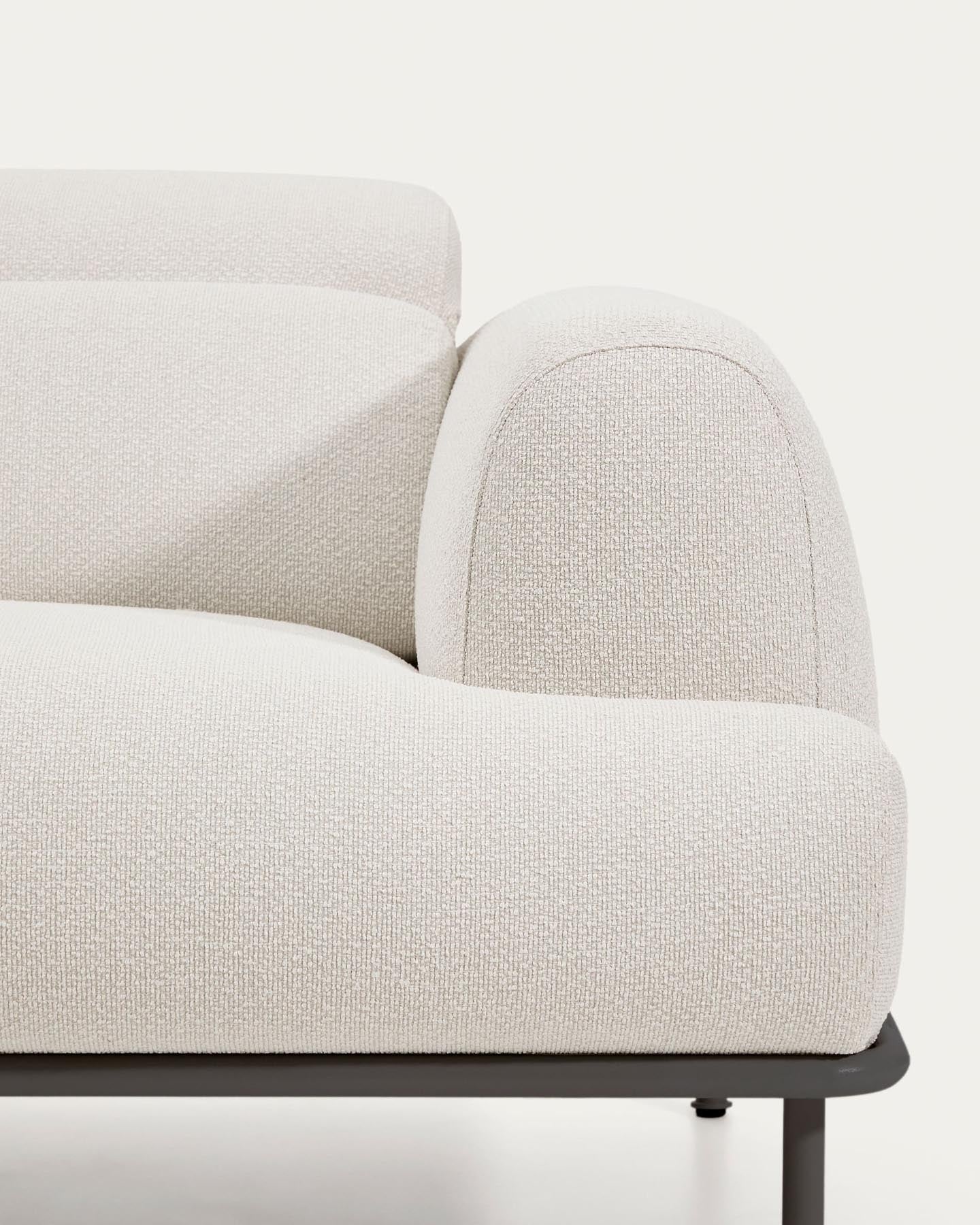 2-Sitzer-Sofa Aurum aus ecrufarbener Chenille mit verstellbarem Kopfteil und mattgrauer Me in Ecru präsentiert im Onlineshop von KAQTU Design AG. 2er Sofa ist von Kave Home