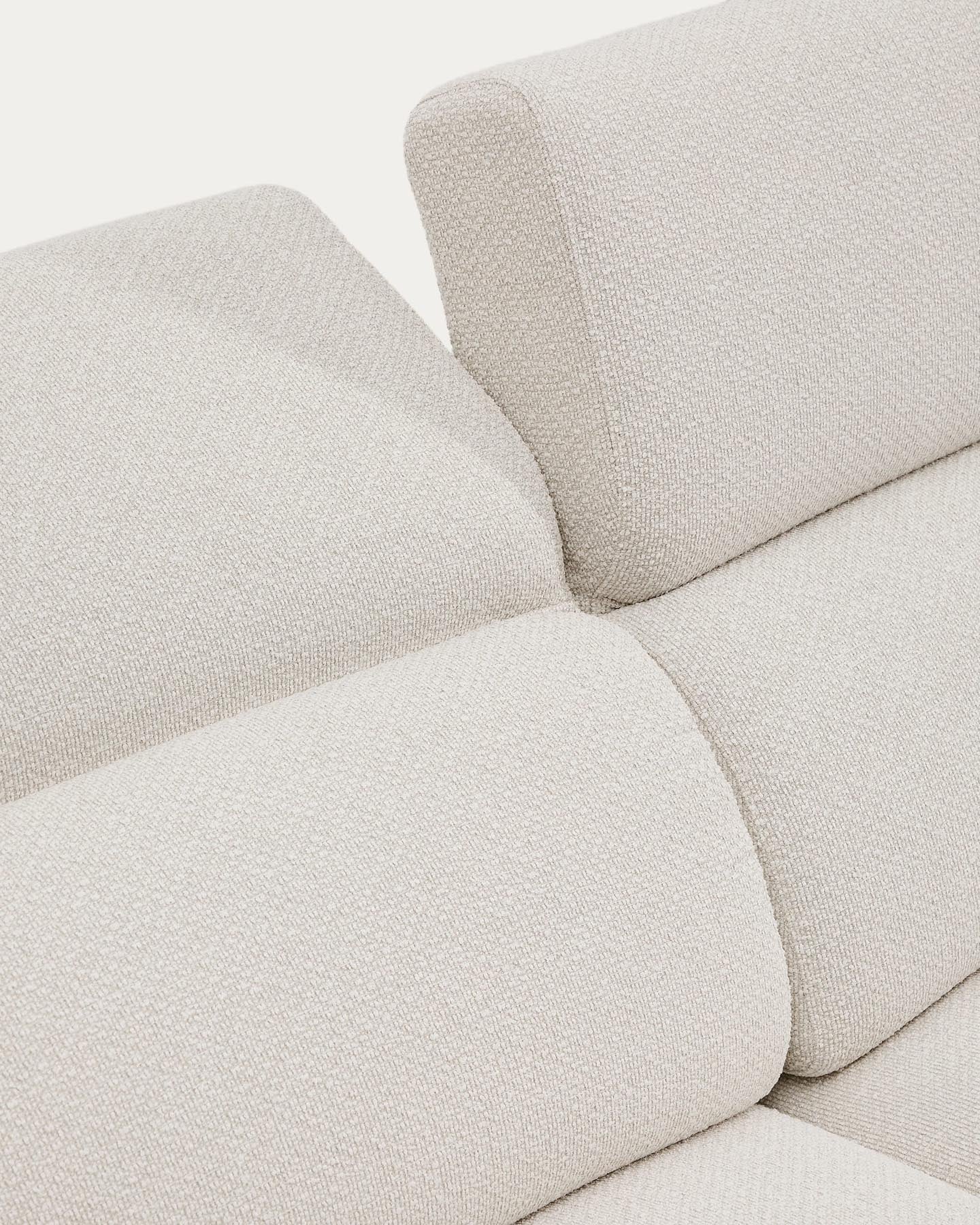 2-Sitzer-Sofa Aurum aus ecrufarbener Chenille mit verstellbarem Kopfteil und mattgrauer Me in Ecru präsentiert im Onlineshop von KAQTU Design AG. 2er Sofa ist von Kave Home