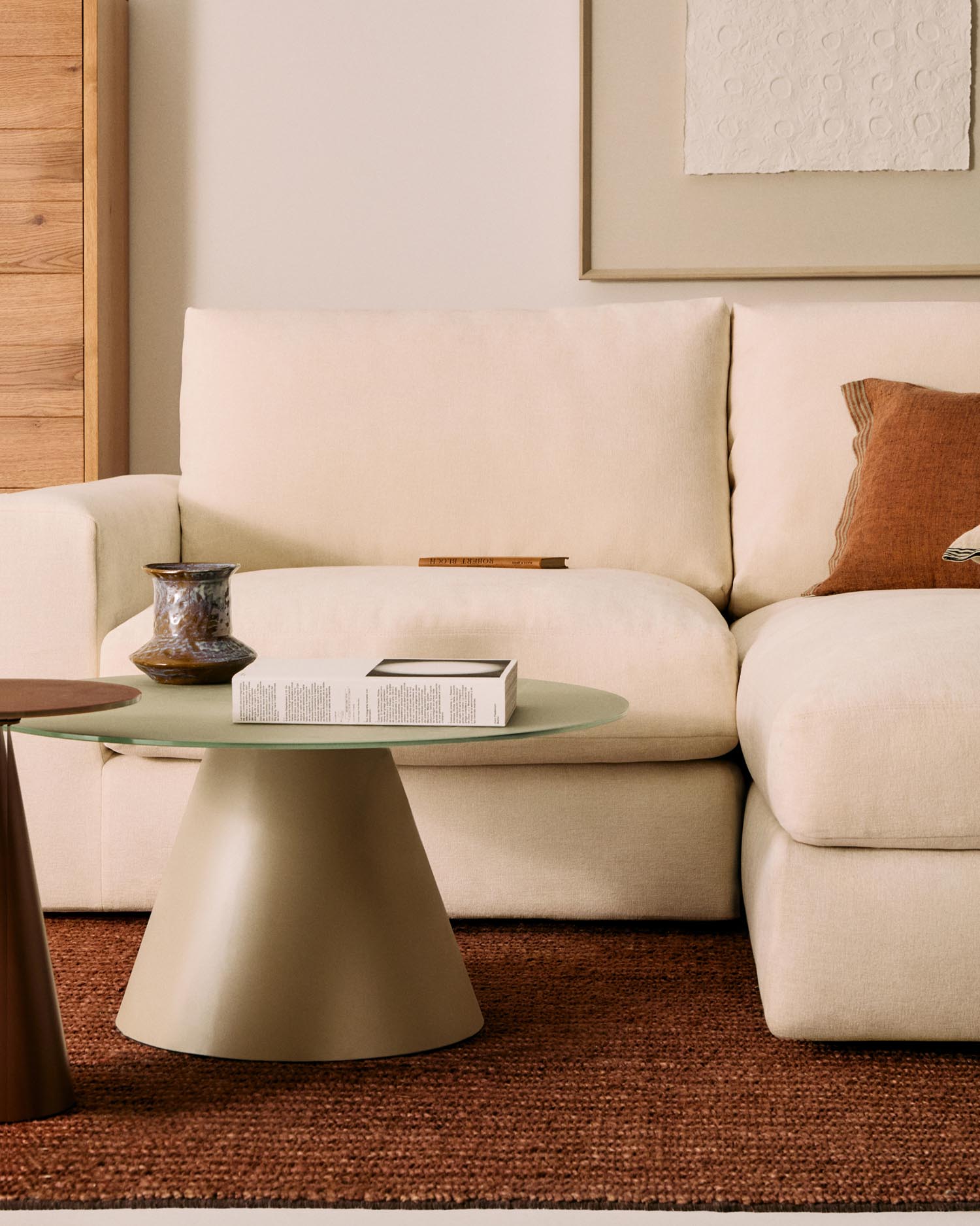 Modulares Sofa Alea für 3 Personen mit abnehmbarem Bezug aus Chenille mit Chaiselongue rechts in Ecru, 220 cm in Ecru präsentiert im Onlineshop von KAQTU Design AG. 3er Sofa ist von Kave Home