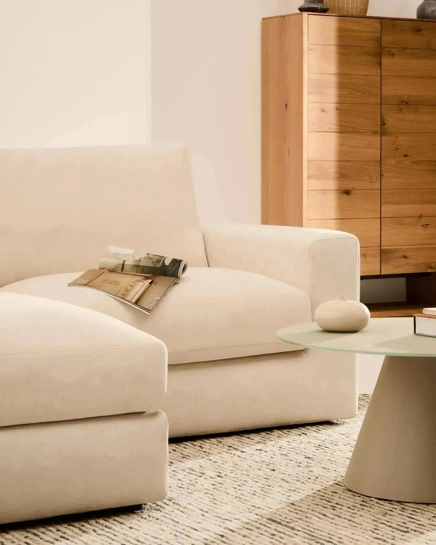 Modulares Sofa Alea für 3 Personen mit abnehmbarem Bezug aus Chenille mit Chaiselongue links in Ecru, 220 cm in Ecru präsentiert im Onlineshop von KAQTU Design AG. 3er Sofa ist von Kave Home