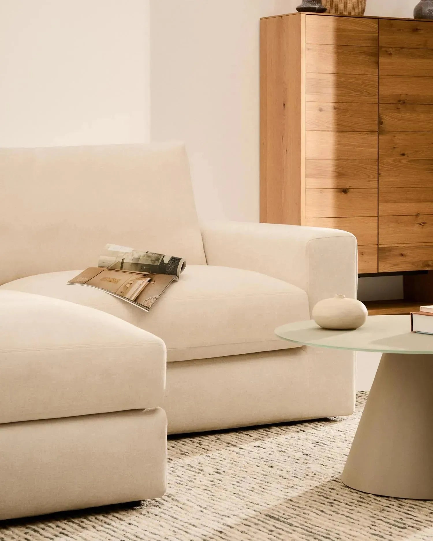 Modulares Sofa Alea für 3 Personen mit abnehmbarem Bezug aus Chenille mit Chaiselongue links in Ecru, 220 cm in Ecru präsentiert im Onlineshop von KAQTU Design AG. 3er Sofa ist von Kave Home