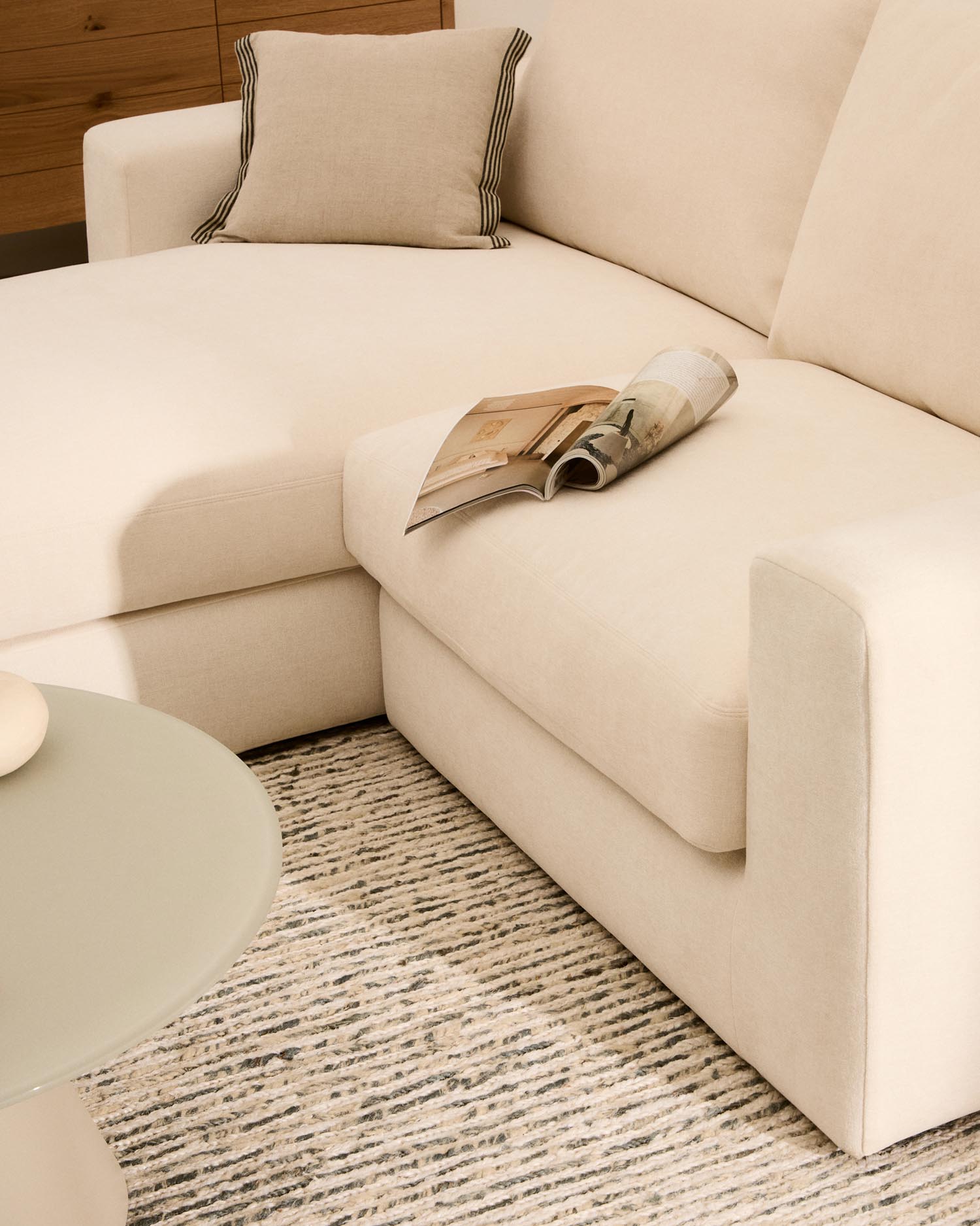 Modulares Sofa Alea für 3 Personen mit abnehmbarem Bezug aus Chenille mit Chaiselongue links in Ecru, 220 cm in Ecru präsentiert im Onlineshop von KAQTU Design AG. 3er Sofa ist von Kave Home