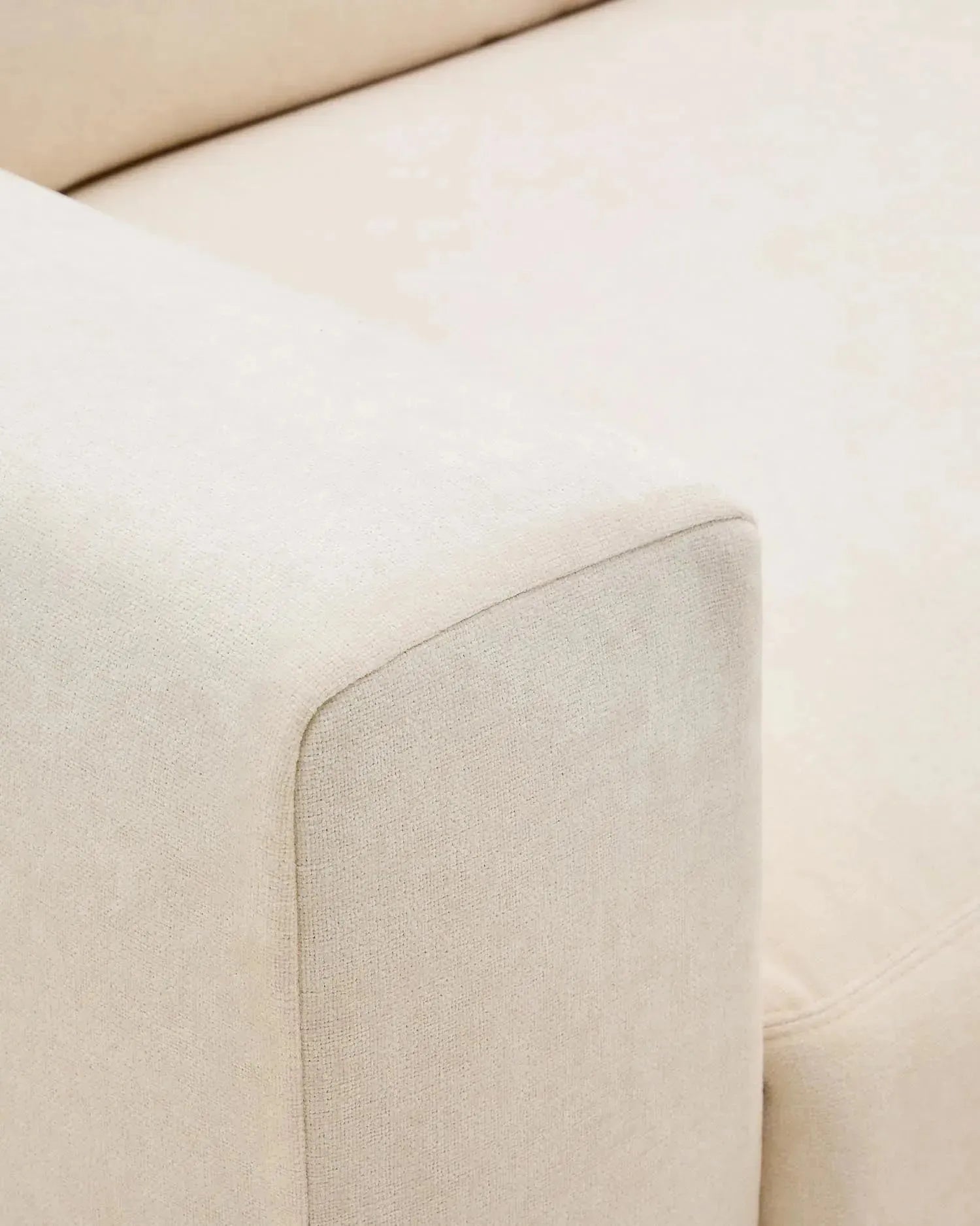 Modulares Sofa Alea für 4 Personen mit abnehmbarem Bezug aus Chenille mit Chaiselongue rechts in Ecru, 310 cm in Ecru präsentiert im Onlineshop von KAQTU Design AG. 4er Sofa ist von Kave Home