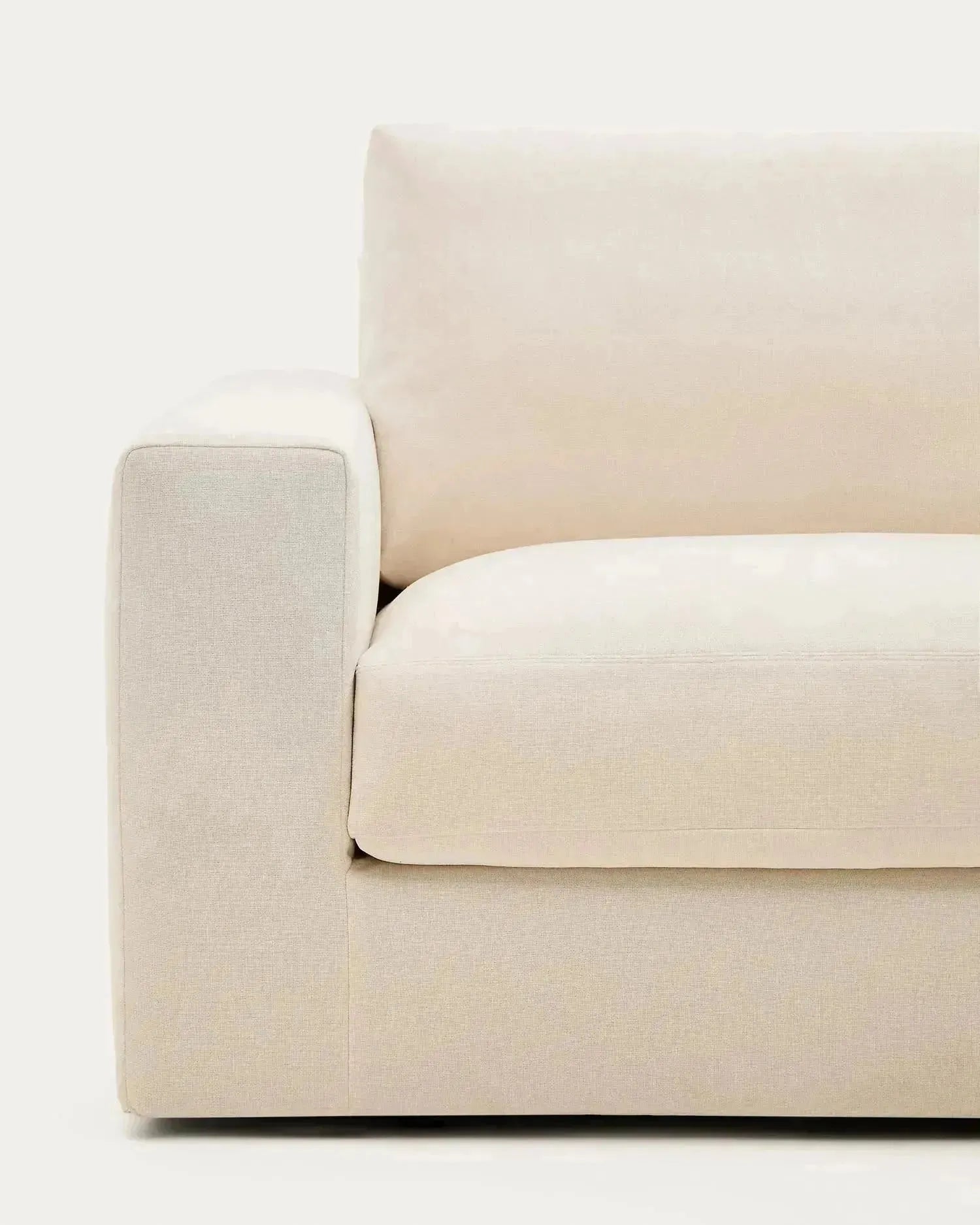 Modulares Sofa Alea für 4 Personen mit abnehmbarem Bezug aus Chenille mit Chaiselongue rechts in Ecru, 310 cm in Ecru präsentiert im Onlineshop von KAQTU Design AG. 4er Sofa ist von Kave Home