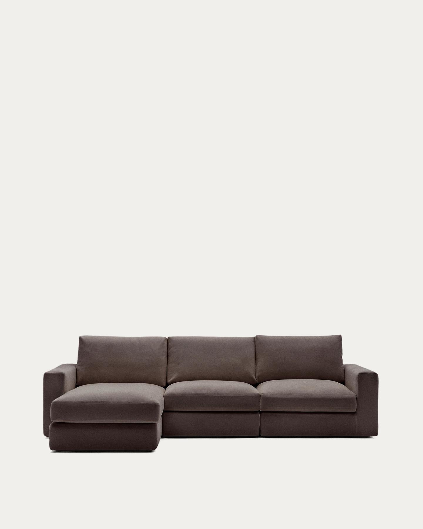 Modulares Sofa Alea für 4 Personen mit abnehmbarem Bezug aus Chenille mit Chaiselongue links in Dunkelbraun, 310 cm in Dunkelbraun präsentiert im Onlineshop von KAQTU Design AG. 3er Sofa ist von Kave Home