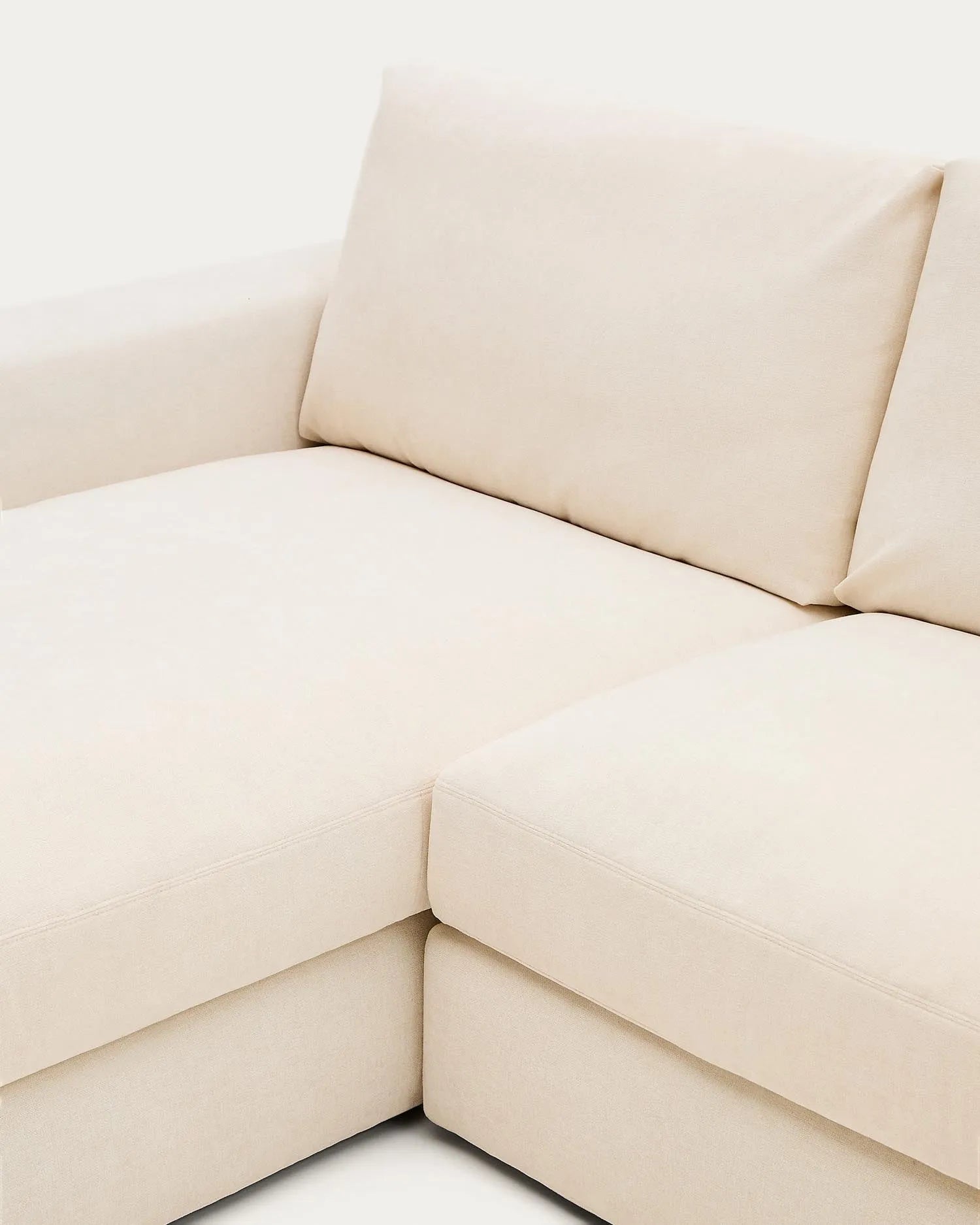Modulares Sofa Alea für 4 Personen mit abnehmbarem Bezug aus Chenille mit Chaiselongue links in Ecru, 310 cm in Ecru präsentiert im Onlineshop von KAQTU Design AG. 4er Sofa ist von Kave Home