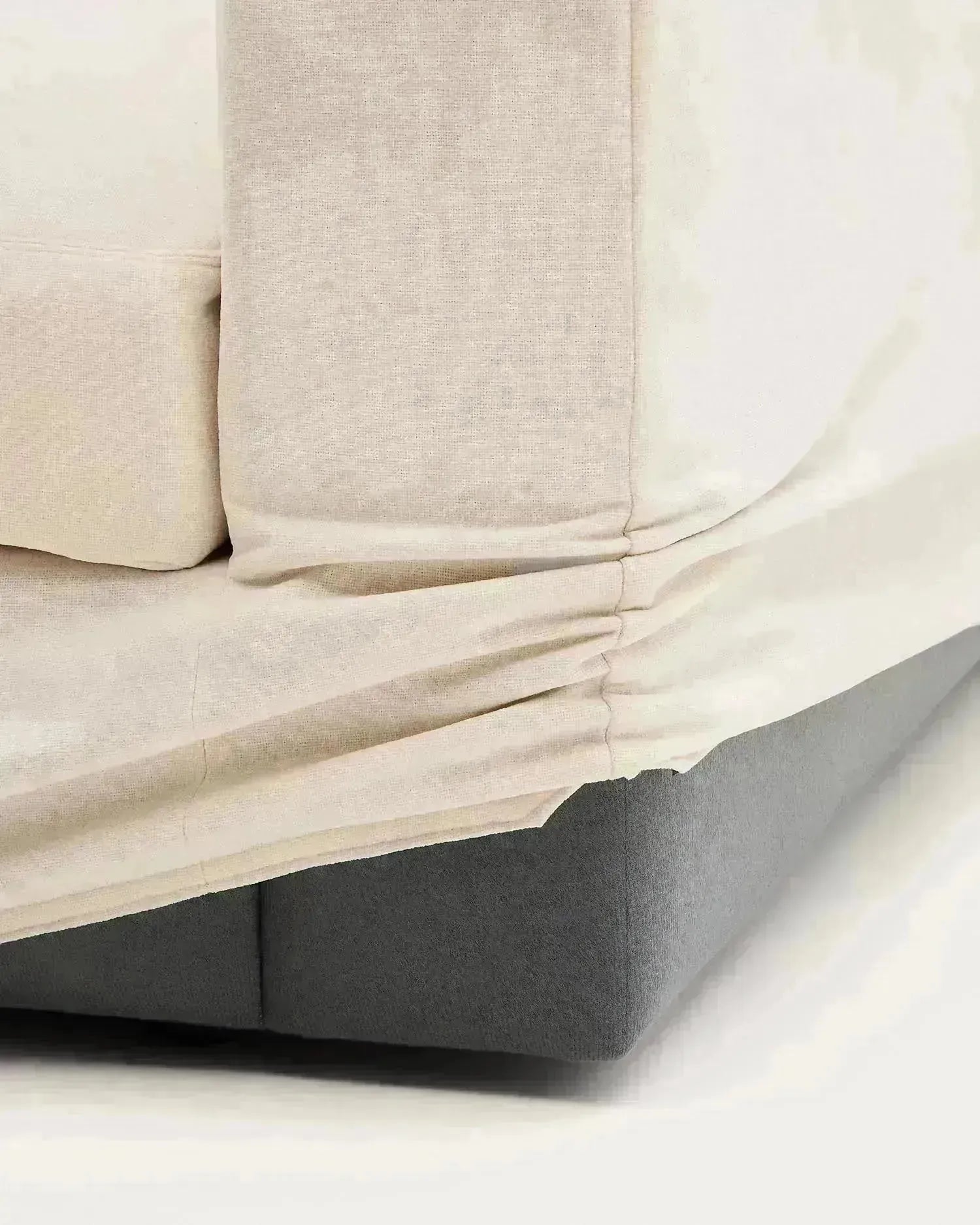 Modulares Sofa Alea für 4 Personen mit abnehmbarem Bezug aus Chenille mit Chaiselongue links in Ecru, 310 cm in Ecru präsentiert im Onlineshop von KAQTU Design AG. 4er Sofa ist von Kave Home