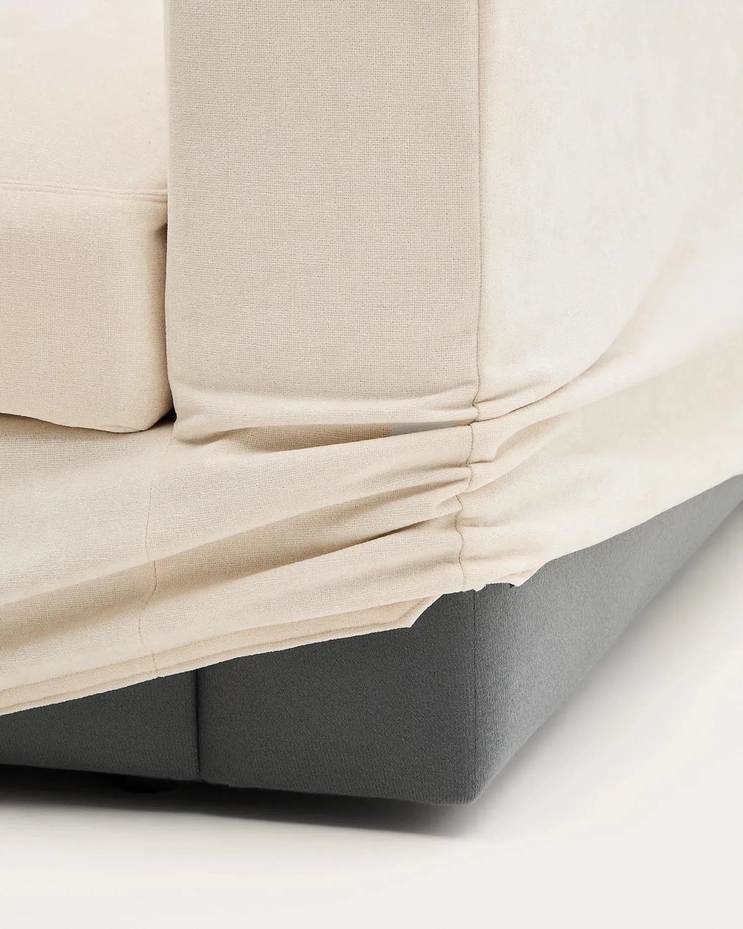 Modulares Sofa Alea für 4 Personen mit abnehmbarem Bezug aus Chenille mit Chaiselongue links in Ecru, 310 cm in Ecru präsentiert im Onlineshop von KAQTU Design AG. 4er Sofa ist von Kave Home