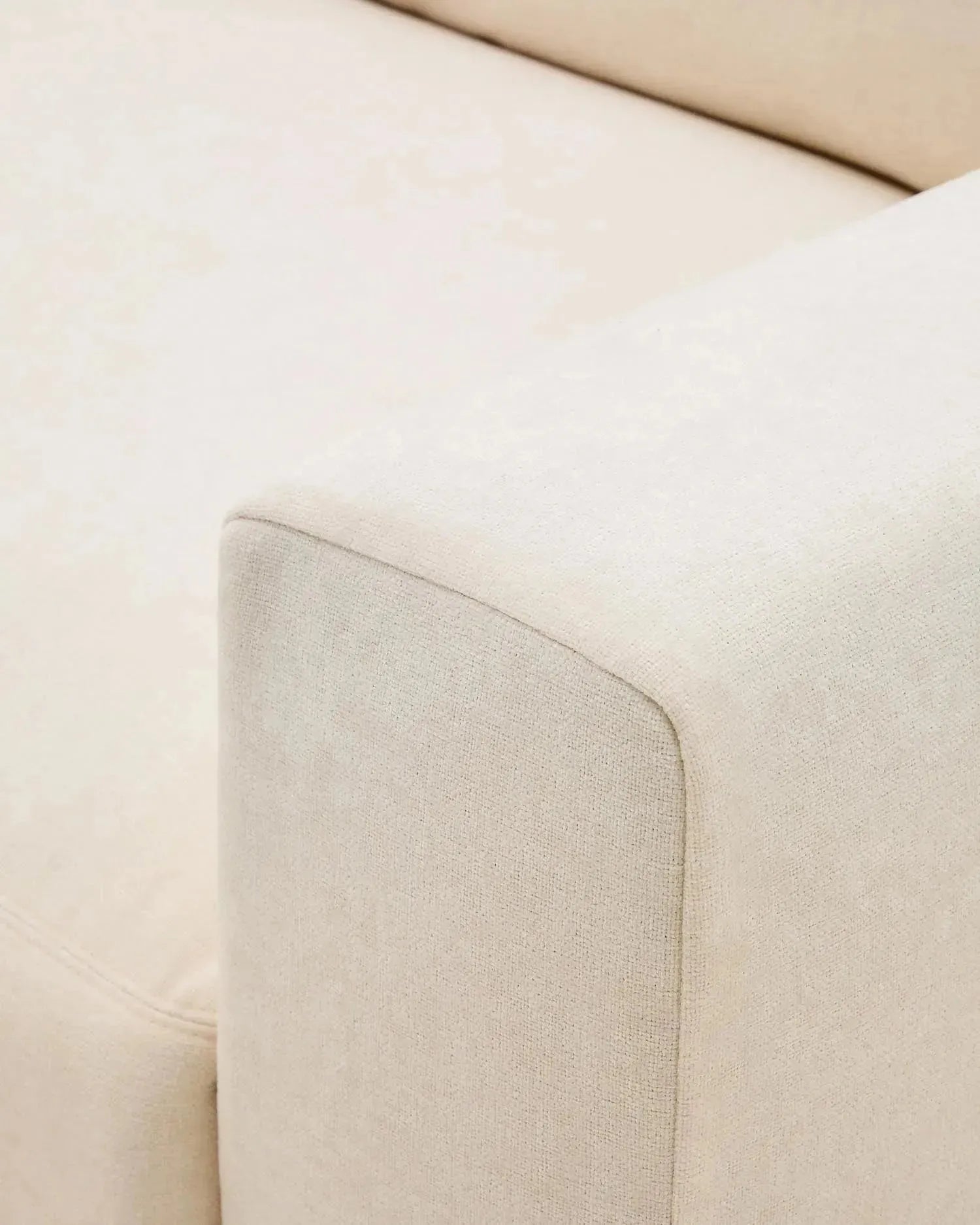 Modulares Sofa Alea für 4 Personen mit abnehmbarem Bezug aus Chenille mit Chaiselongue links in Ecru, 310 cm in Ecru präsentiert im Onlineshop von KAQTU Design AG. 4er Sofa ist von Kave Home