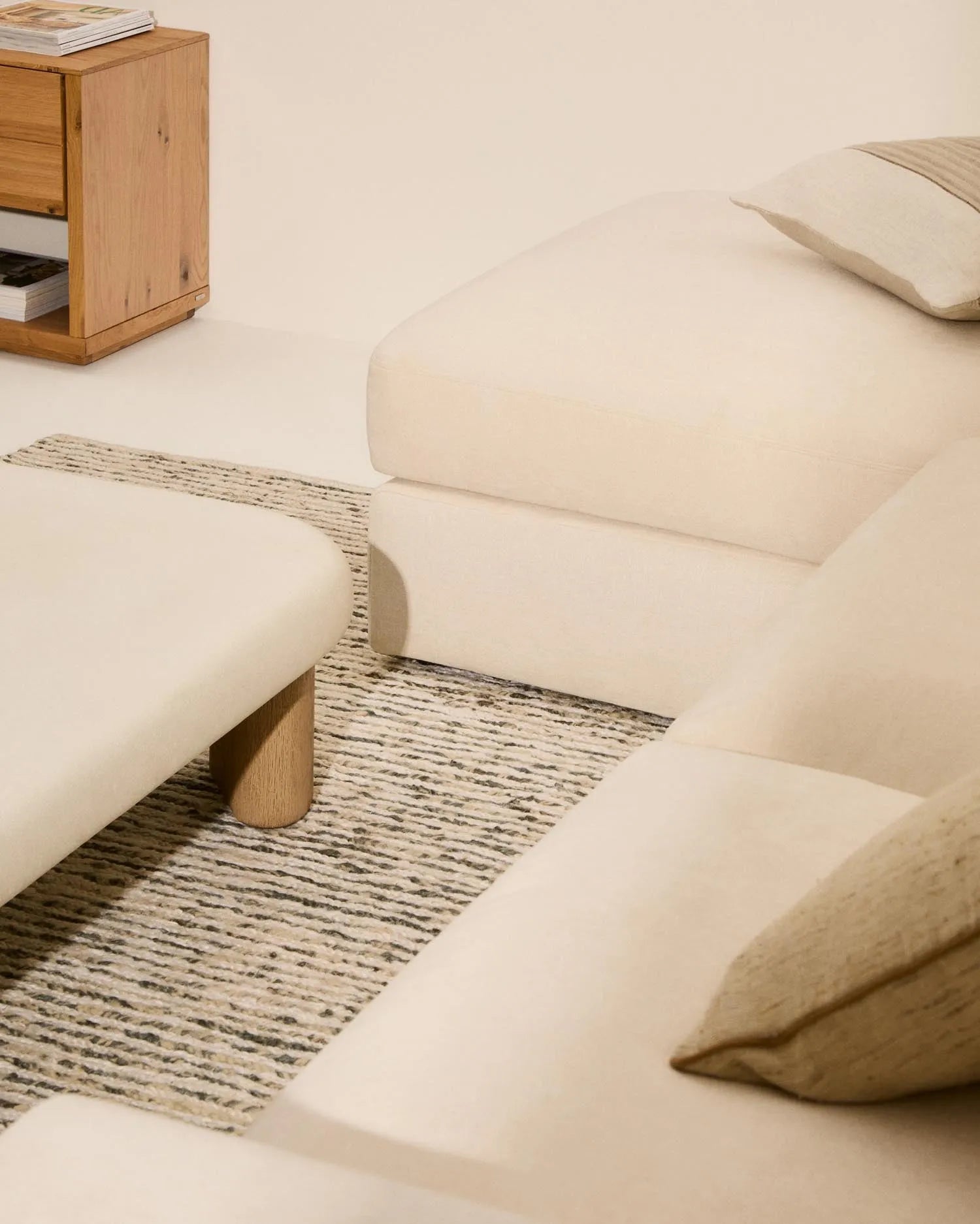 Modulares Sofa Alea für 4 Personen mit abnehmbarem Bezug aus Chenille mit Chaiselongue links in Ecru, 310 cm in Ecru präsentiert im Onlineshop von KAQTU Design AG. 4er Sofa ist von Kave Home