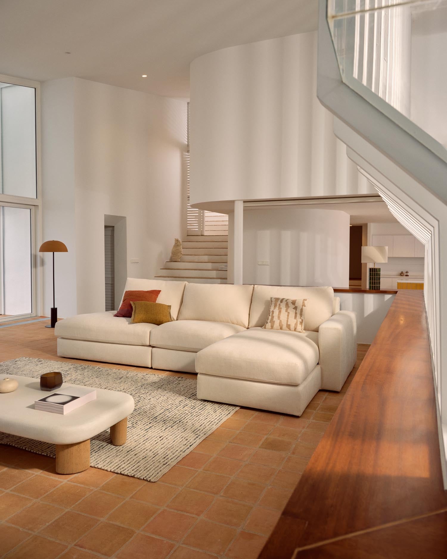 Modulares Sofa Alea für 5 Personen mit abnehmbarem Bezug aus Chenille mit Chaiselongue rechts in Ecru, 340 cm in Ecru präsentiert im Onlineshop von KAQTU Design AG. 5er Sofa ist von Kave Home