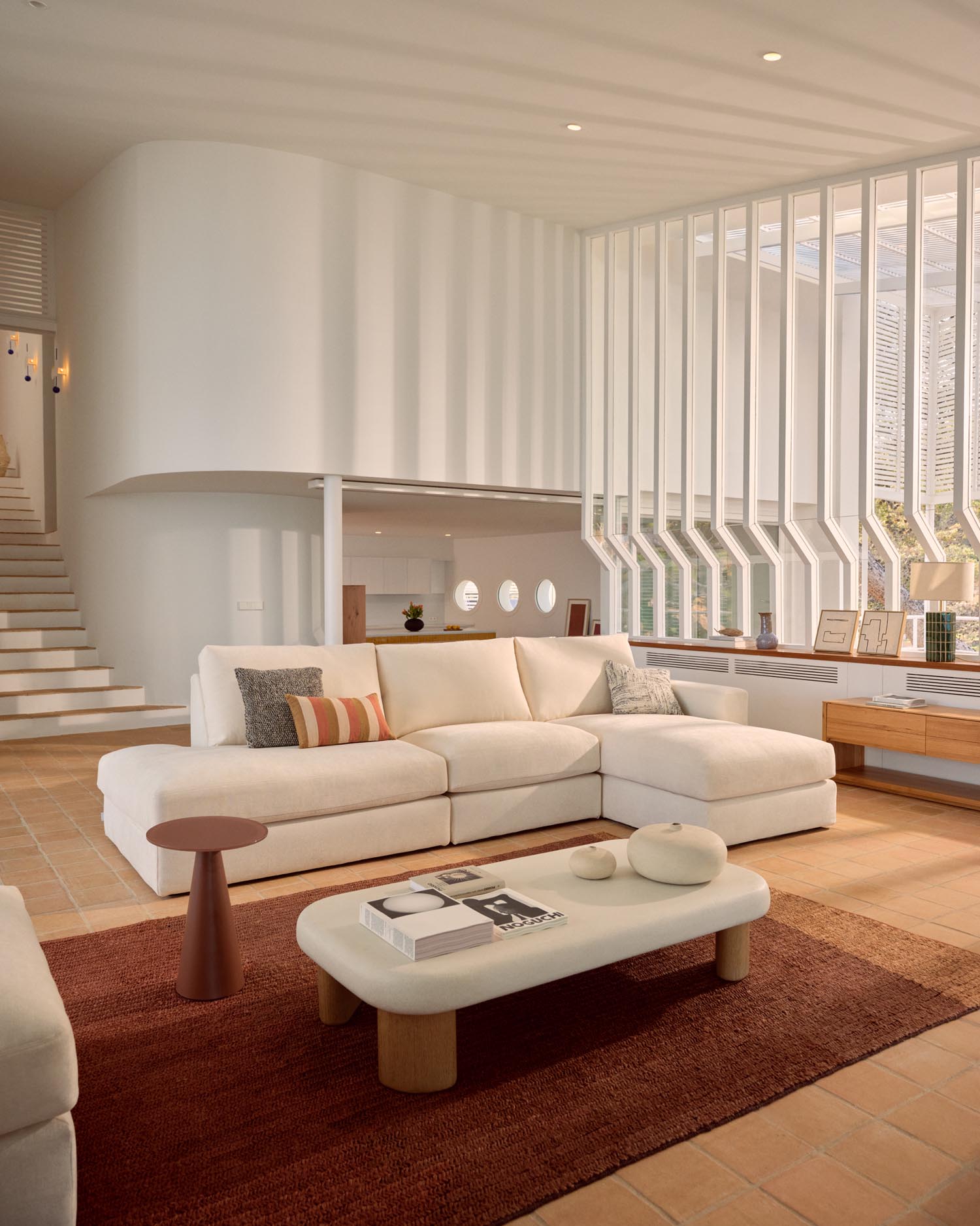 Modulares Sofa Alea für 5 Personen mit abnehmbarem Bezug aus Chenille mit Chaiselongue rechts in Ecru, 340 cm in Ecru präsentiert im Onlineshop von KAQTU Design AG. 5er Sofa ist von Kave Home