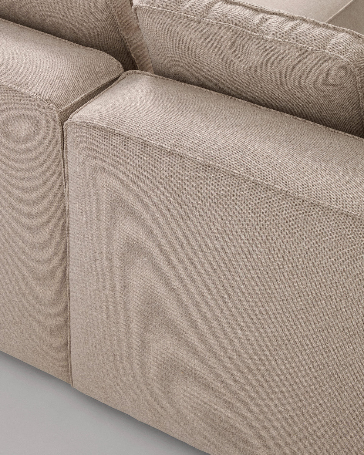 Beiges 3-Sitzer-Bettsofa Marela mit Stoffbezug, Armlehnen und schwarzen Beinen