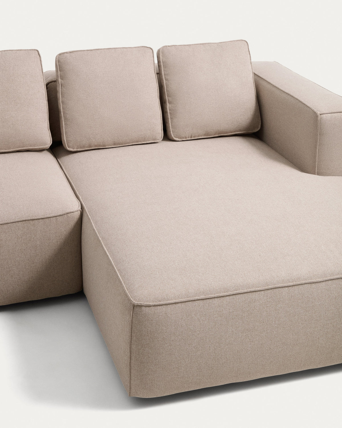 Beiges Bettsofa Marela mit Chaiselongue rechts, Gewebebezug und schwarzen Beinen