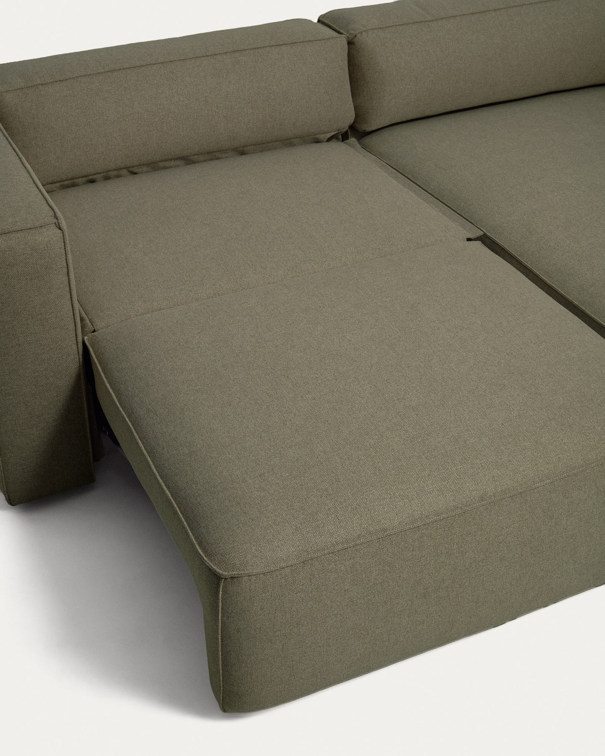 Dunkelgrünes Bettsofa Marela mit Chaiselongue rechts, Stoffbezug, Armlehnen, schwarze Beine