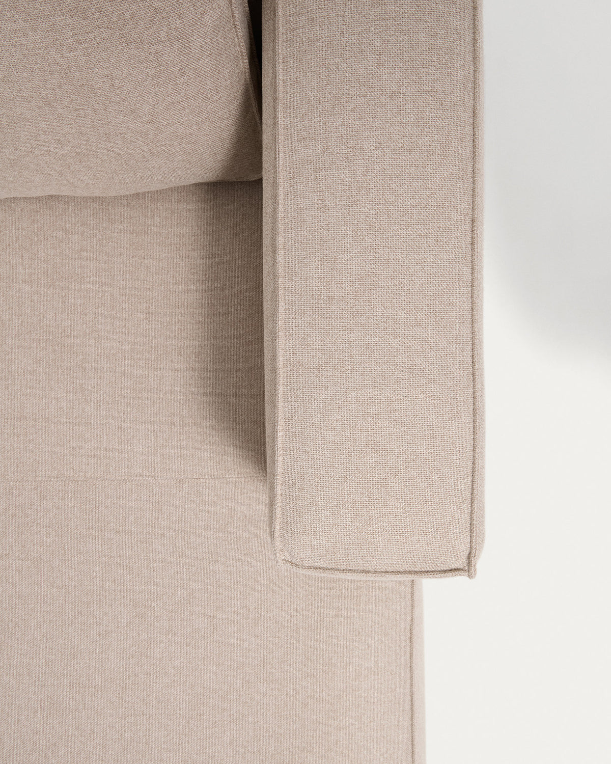Beiges 4-Sitzer-Bettsofa Marela mit Chaiselongue rechts, Gewebebezug und schwarzen Beinen