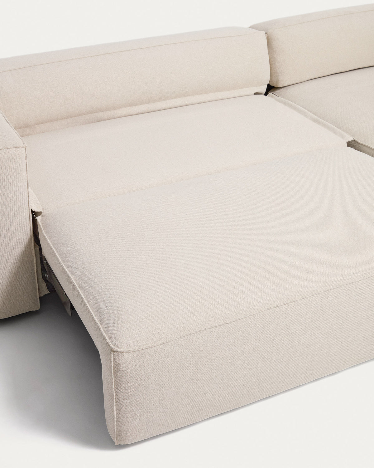Beiges Bettsofa Marela mit Chaiselongue rechts, Chenillebezug in Ecru, schwarze Beine