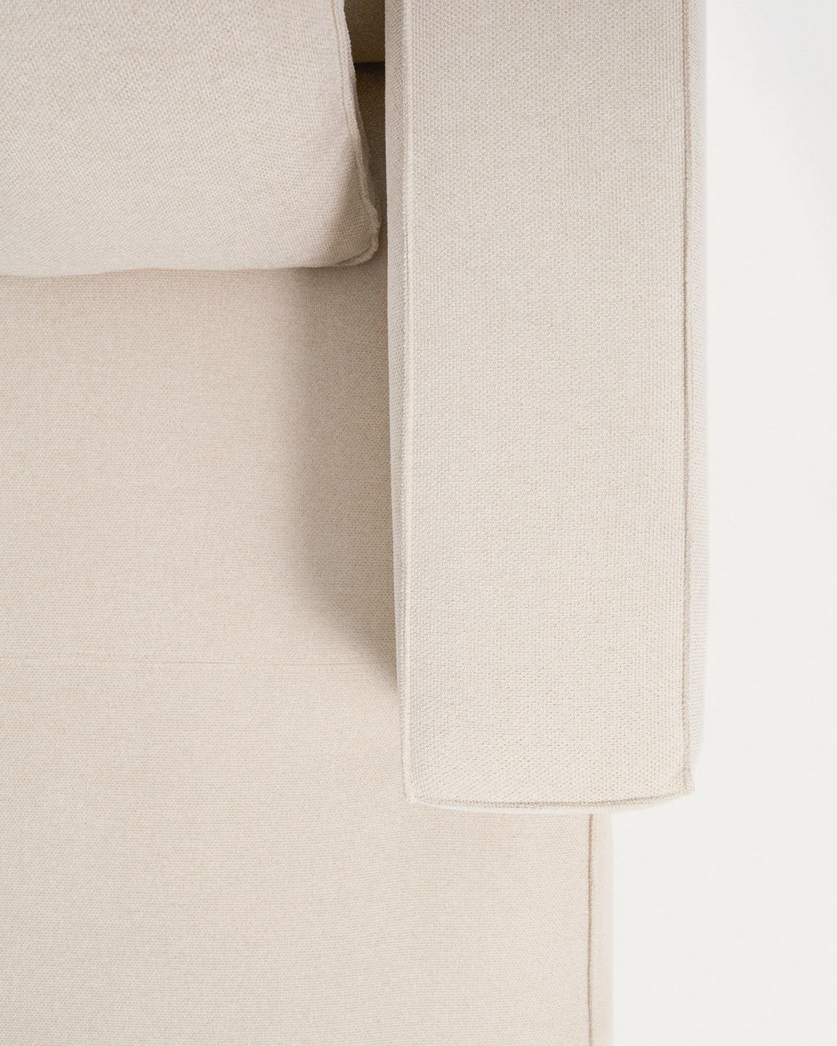 Beiges Bettsofa Marela mit Chaiselongue rechts, Chenillebezug in Ecru, schwarze Beine