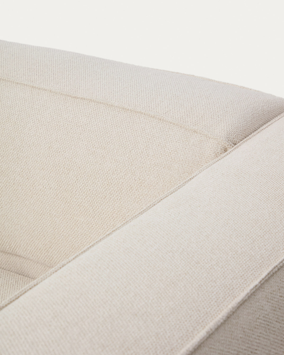 Bettsofa Marela mit Chaiselongue links in ecrufarbener Chenille und schwarzen Beinen