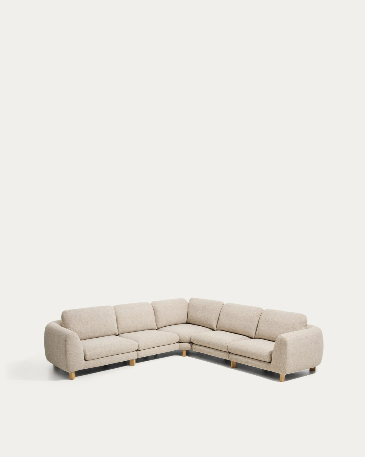 5-Sitzer Ecksofa Vera in Beige mit sichtbaren Beinen aus massivem Eschenholz, abgerundete Armlehnen, Grösse 330 x 240 cm.