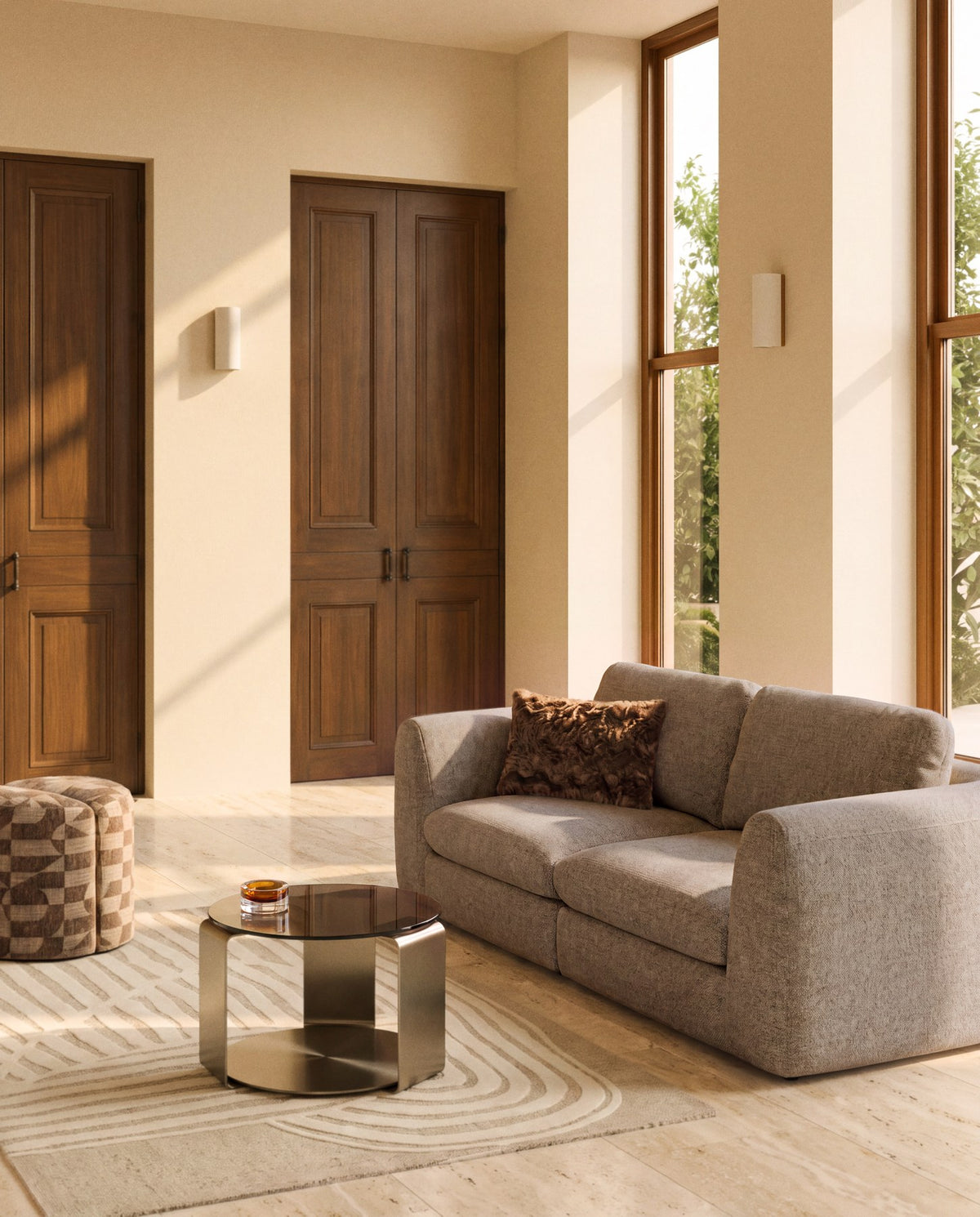 3-Sitzer Sofa Vera in Hellbraun mit Gewebebezug, abgerundeten Armlehnen und niedrigem Gestell aus Kiefernholz und Sperrholz, Beine aus Polypropylen.