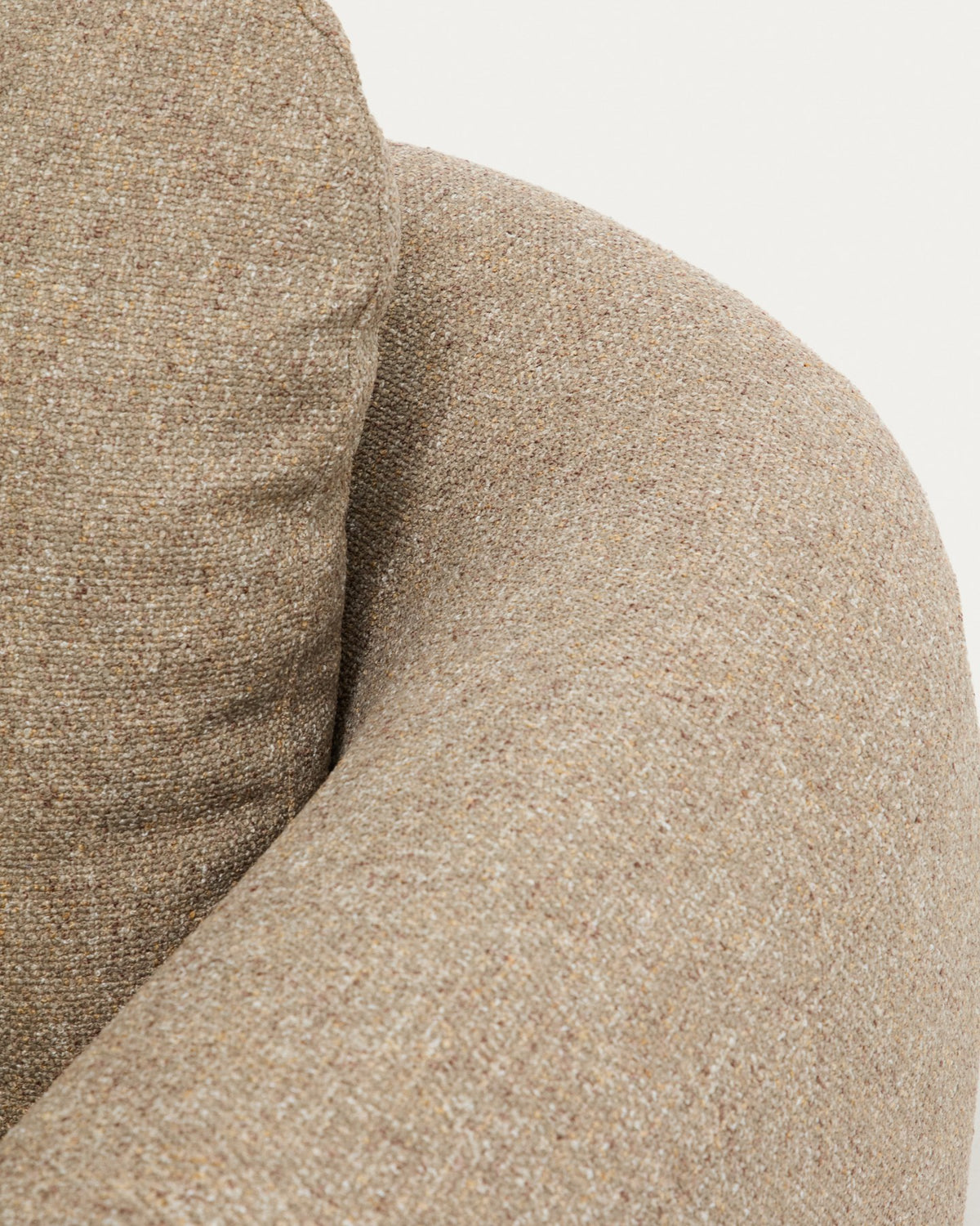 Hellbraunes 3-Sitzer Sofa Vera mit Chaiselongue rechts, gepolstert mit strukturiertem Gewebe, Gestell aus Kiefernholz und Spanplatte.