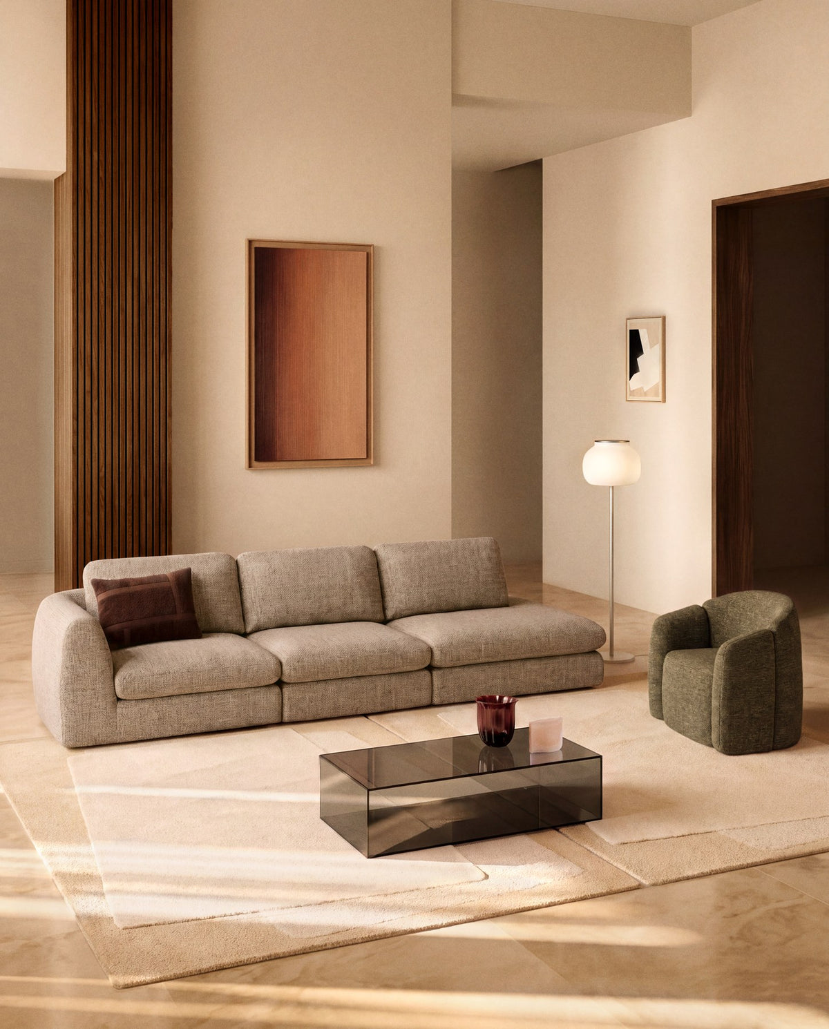 Hellbraunes 4-Sitzer Sofa Vera mit Randmodul rechts, texturierter Gewebebezug, abgerundete Armlehnen und niedriges Gestell auf Beinen.