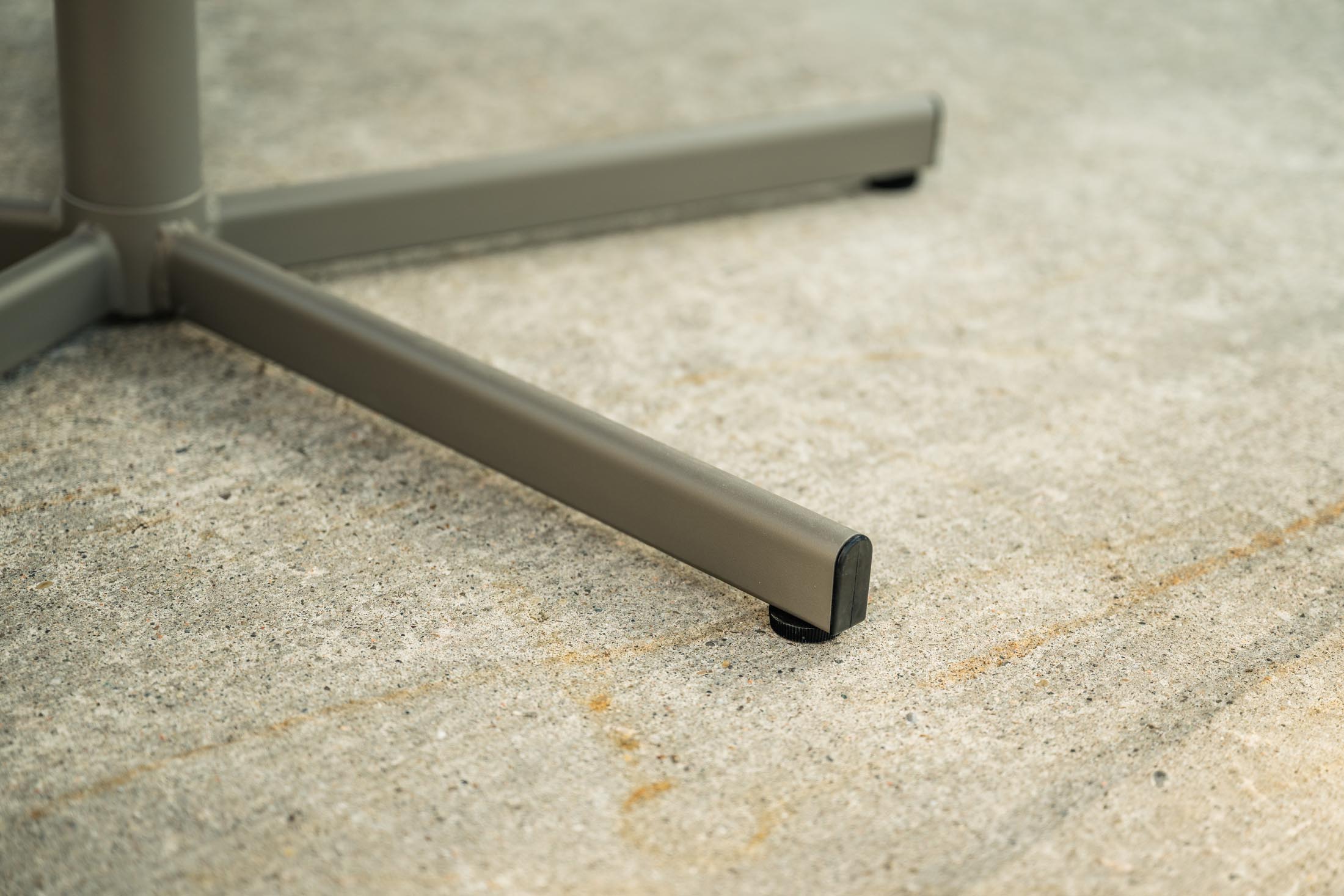 Bodensee Glasfaser-Gartentisch ø120 klappbar in Graphit präsentiert im Onlineshop von KAQTU Design AG. Gartentisch ist von Schaffner