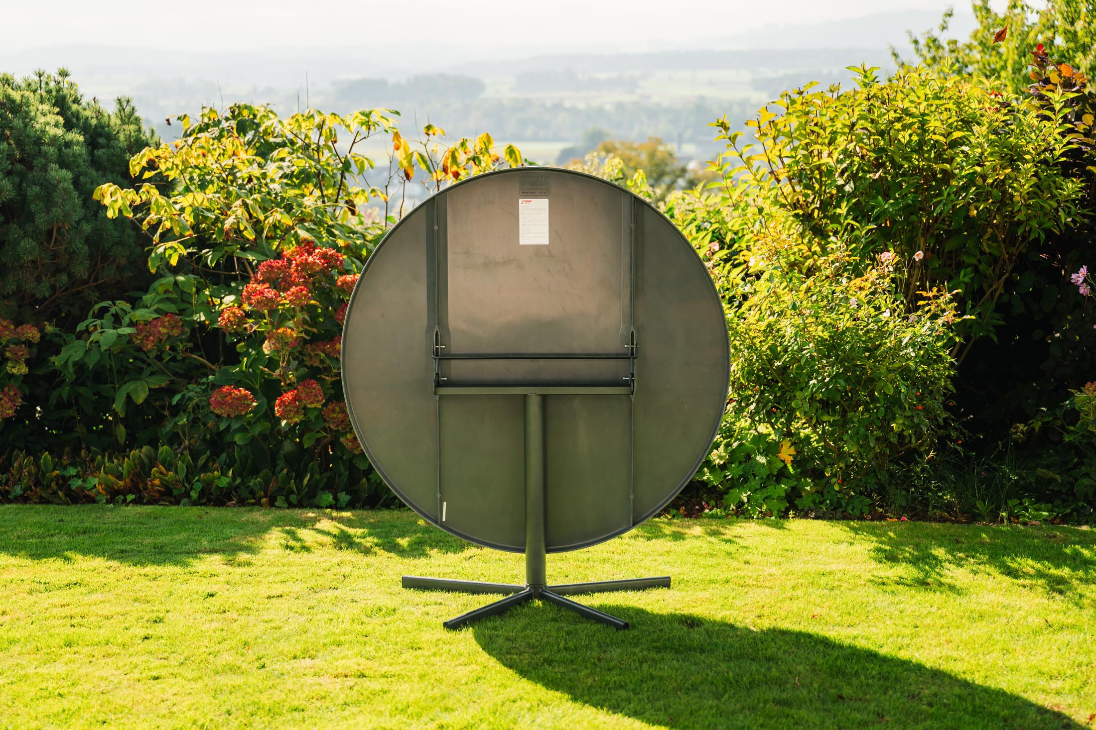 Bodensee Glasfaser-Gartentisch ø120 klappbar in Graphit präsentiert im Onlineshop von KAQTU Design AG. Gartentisch ist von Schaffner