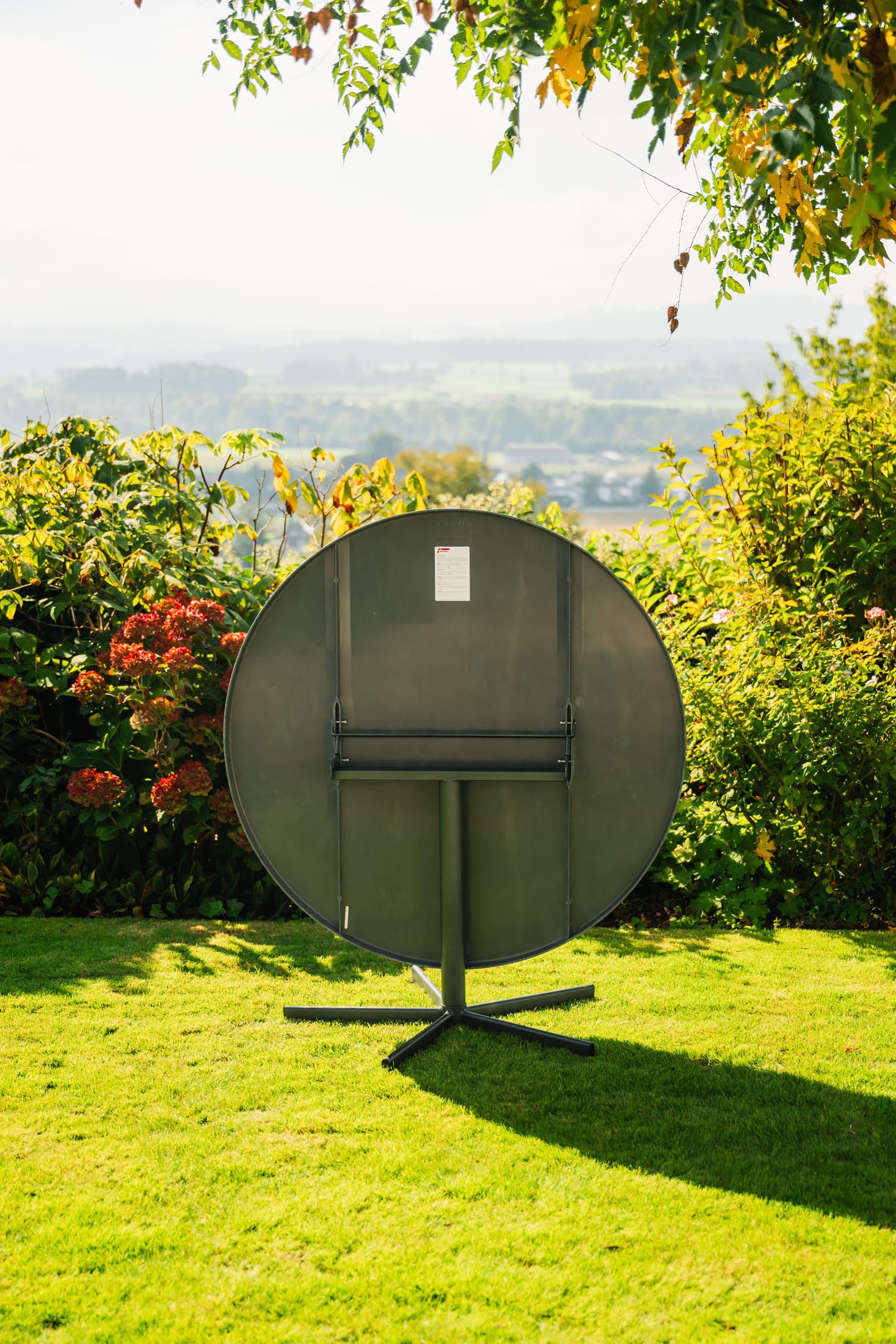 Bodensee Glasfaser-Gartentisch ø120 klappbar in Graphit präsentiert im Onlineshop von KAQTU Design AG. Gartentisch ist von Schaffner