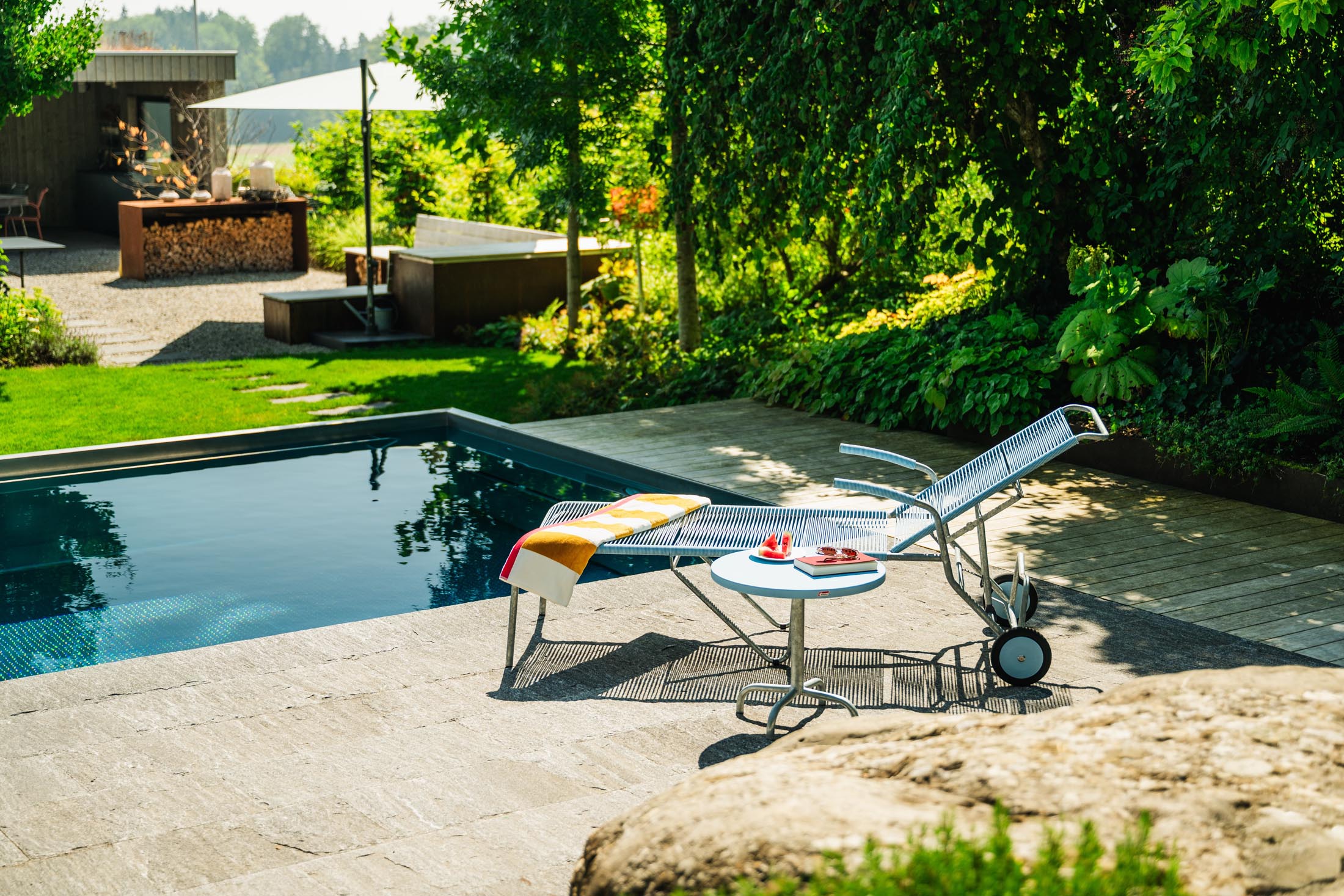 Säntis Metall-Beistelltisch Outdoor ø54 / 50 in Pastellblau präsentiert im Onlineshop von KAQTU Design AG. Beistelltisch Outdoor ist von Schaffner