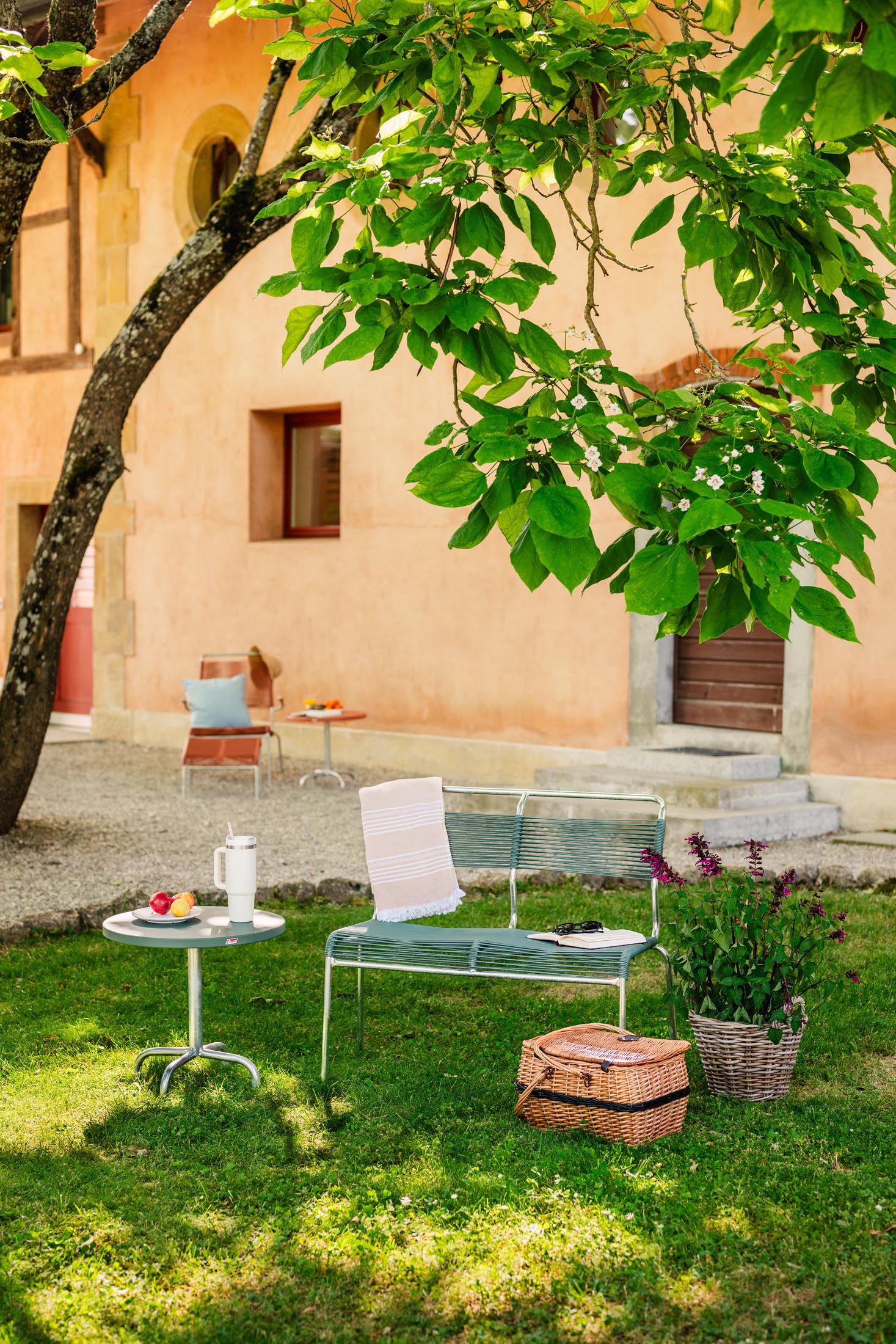 Säntis Metall-Beistelltisch Outdoor ø54 / 50 in Kaliblau präsentiert im Onlineshop von KAQTU Design AG. Beistelltisch Outdoor ist von Schaffner