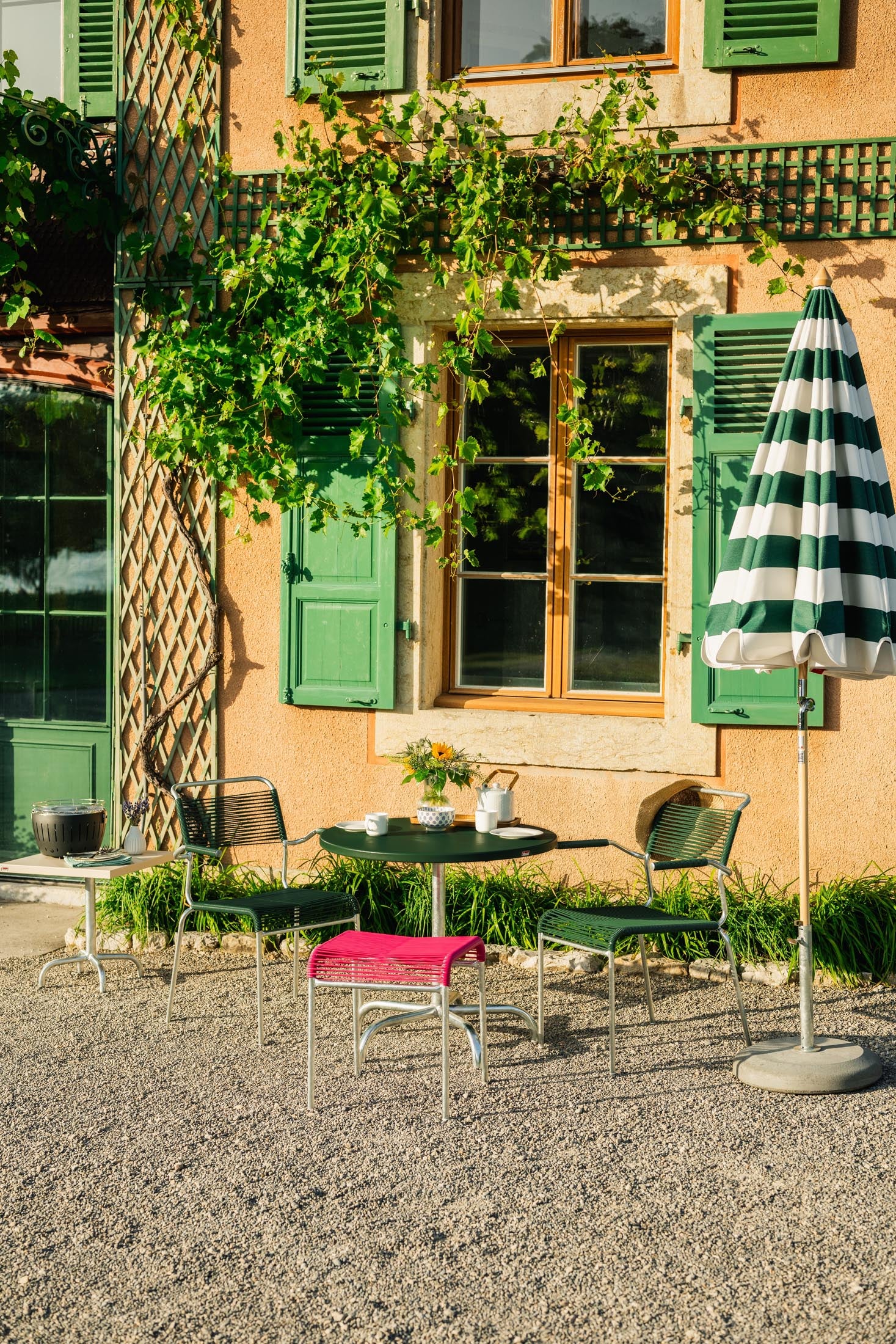 Hochwertiger Schweizer Säntis Metall-Gartentisch ø80, klappbar, wetterfest, rostfrei, platzsparend, langlebig – perfekt für Garten, Balkon oder Terrasse.