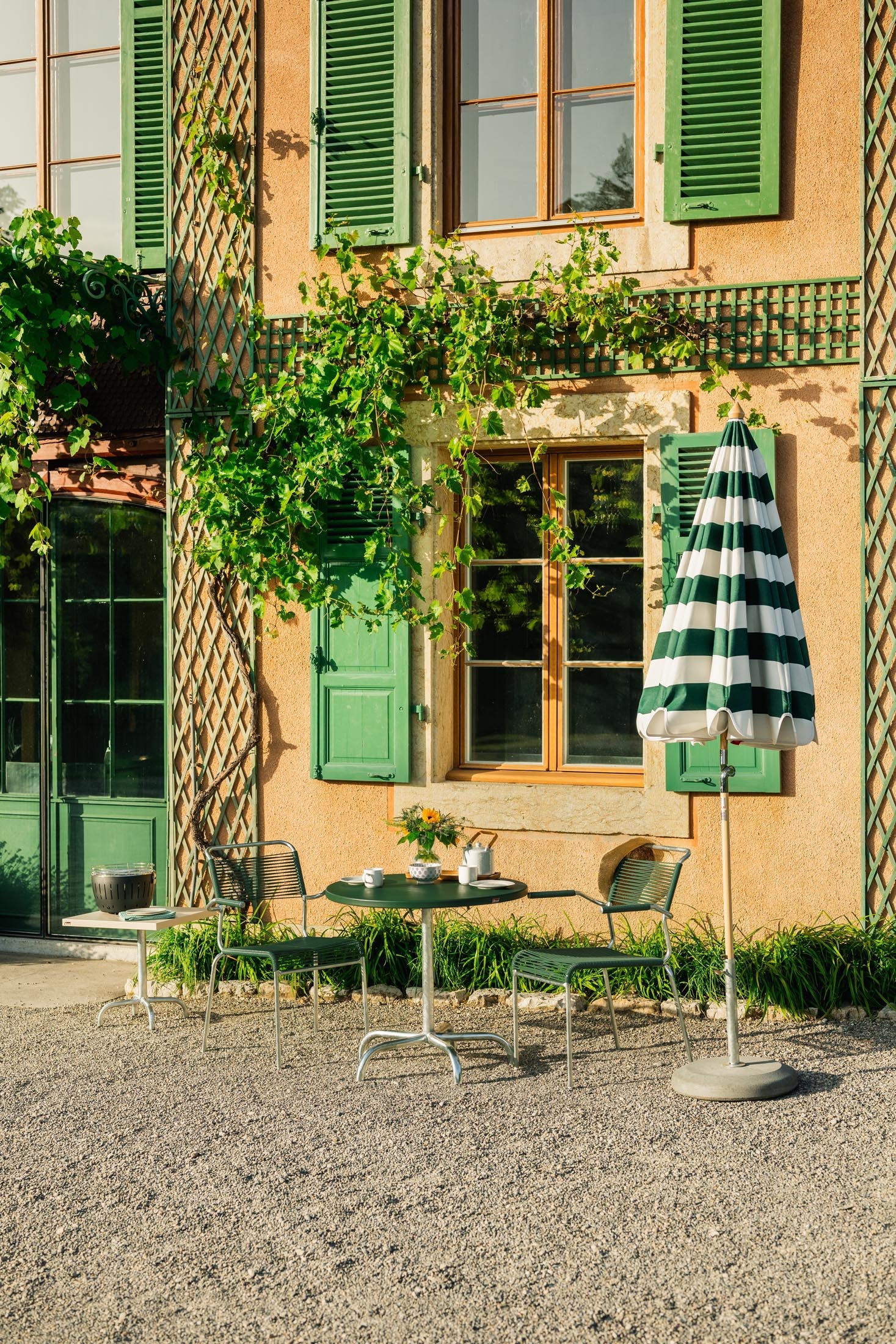 Hochwertiger, klappbarer Säntis Metall-Gartentisch ø80 cm aus wetterfestem, rostfreiem Stahl – perfekt für Garten, Balkon oder Terrasse, platzsparend und langlebig.